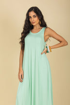 Vestido com recorte midi