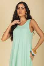 Vestido com recorte midi