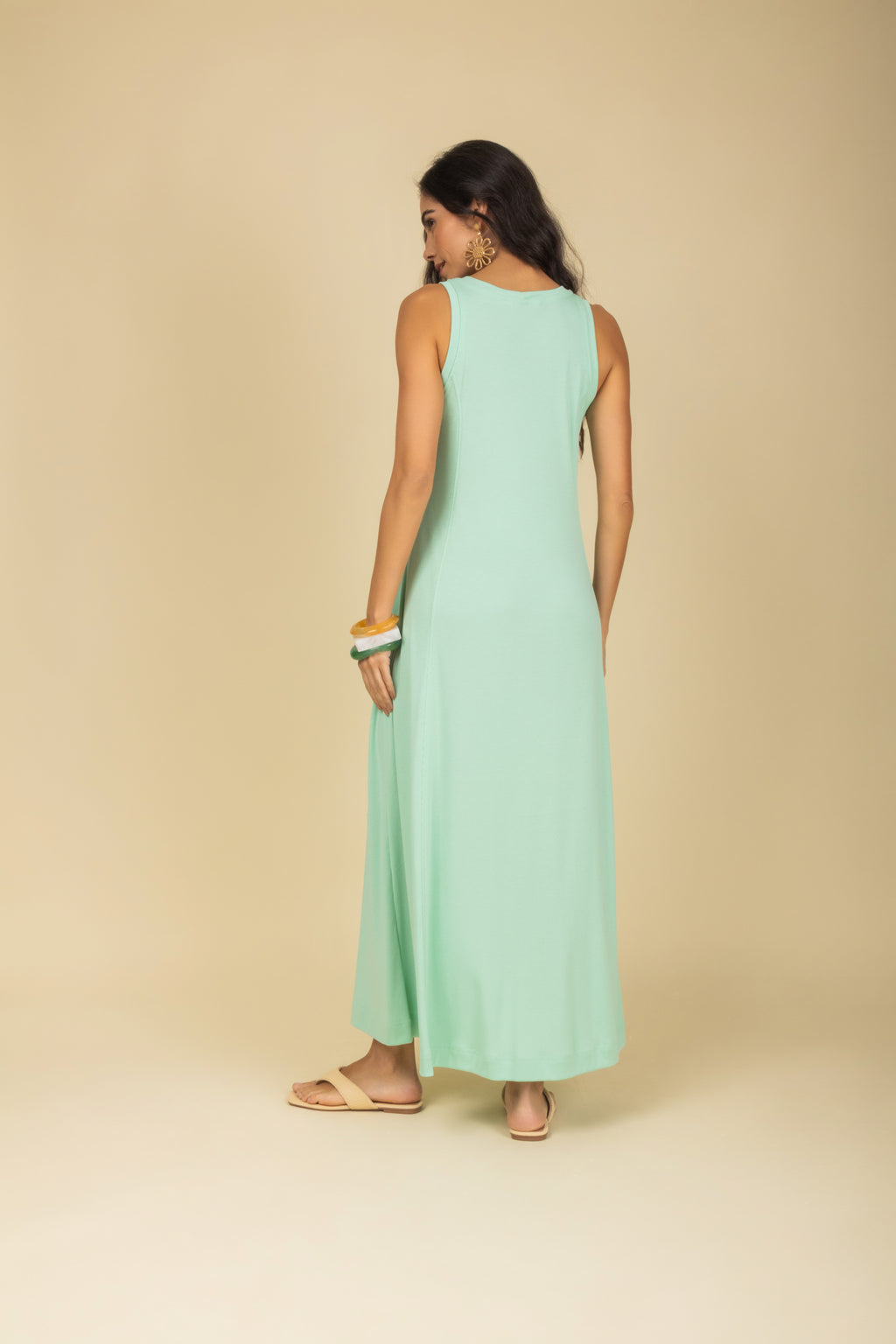 Vestido com recorte midi