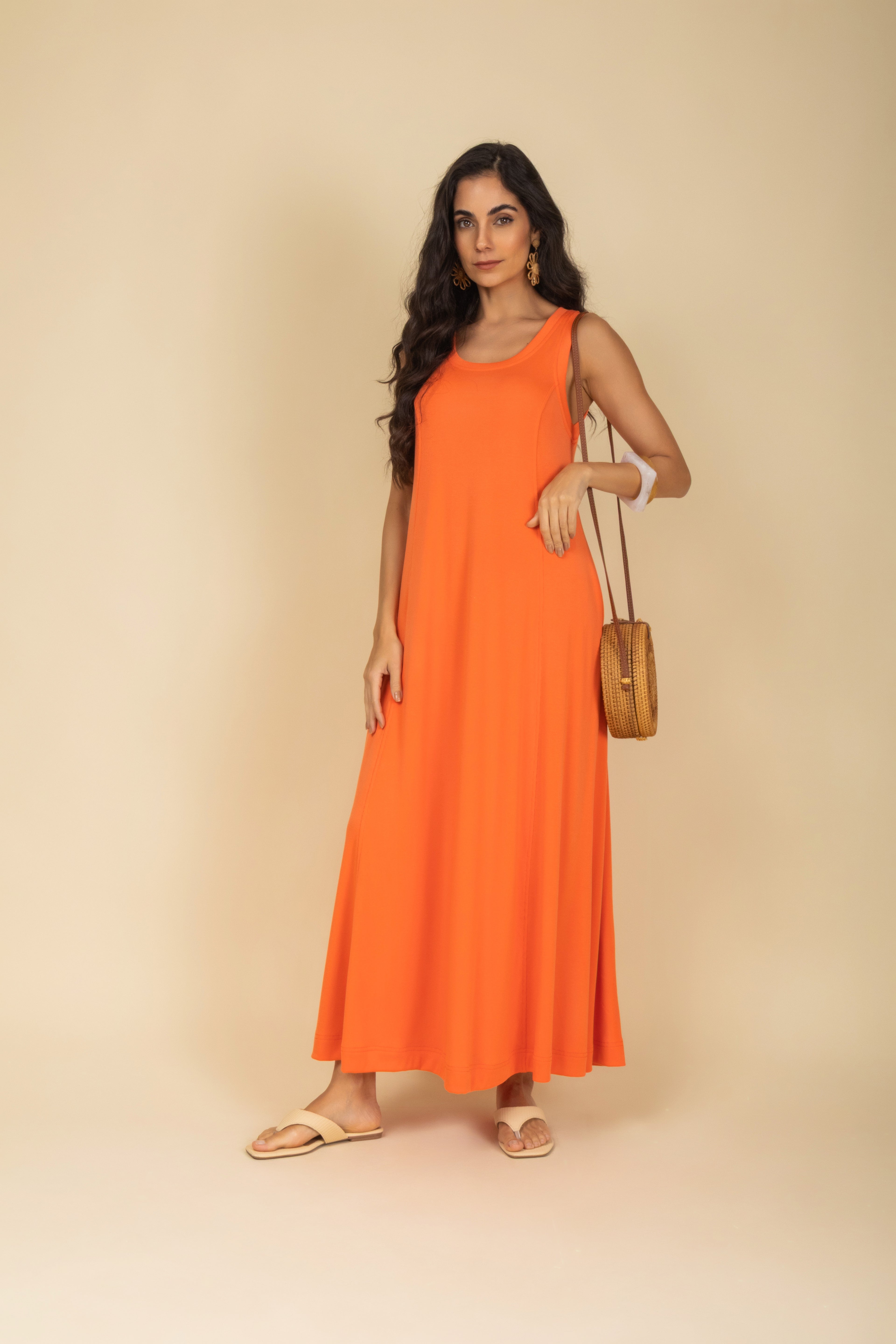 Vestido com recorte midi