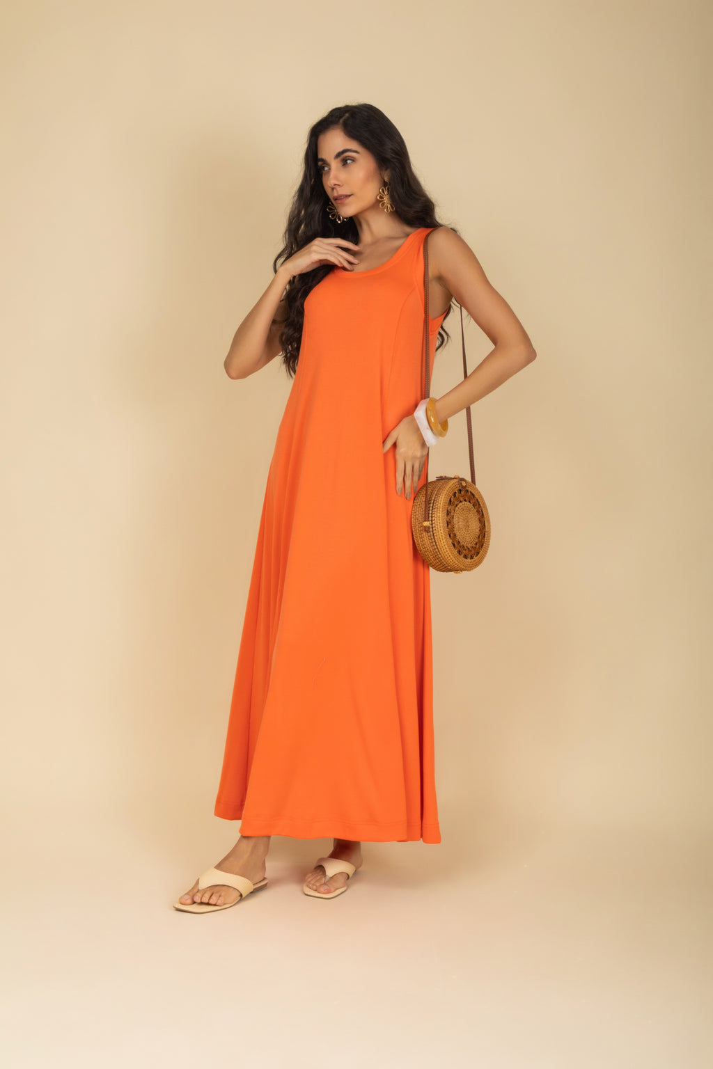 Vestido com recorte midi