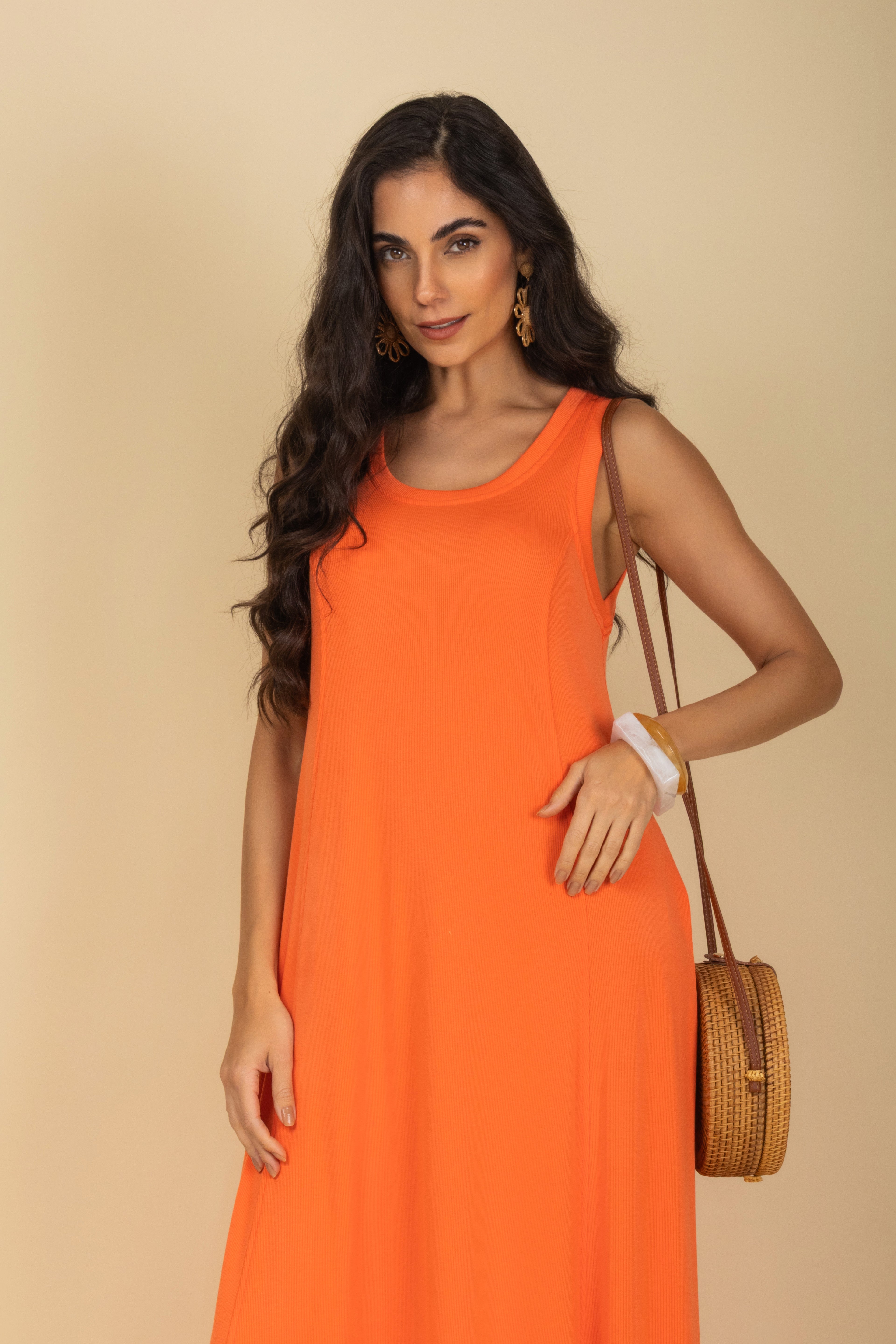 Vestido com recorte midi