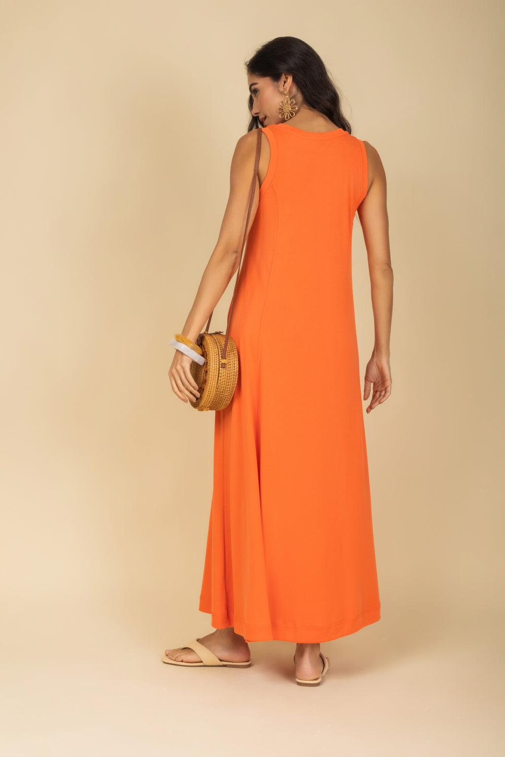 Vestido com recorte midi