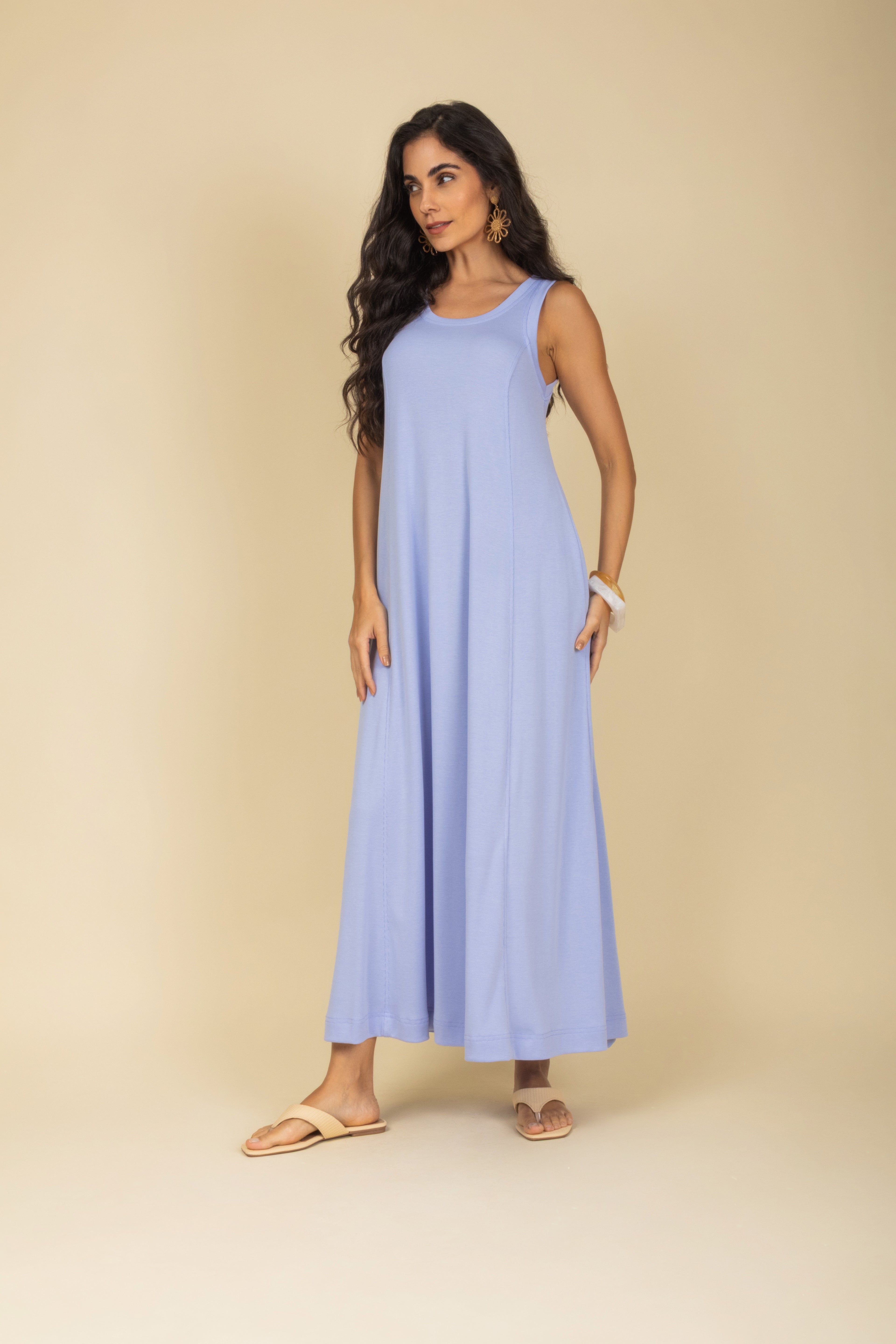 Vestido com recorte midi