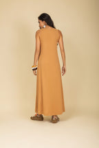 Vestido com recorte midi