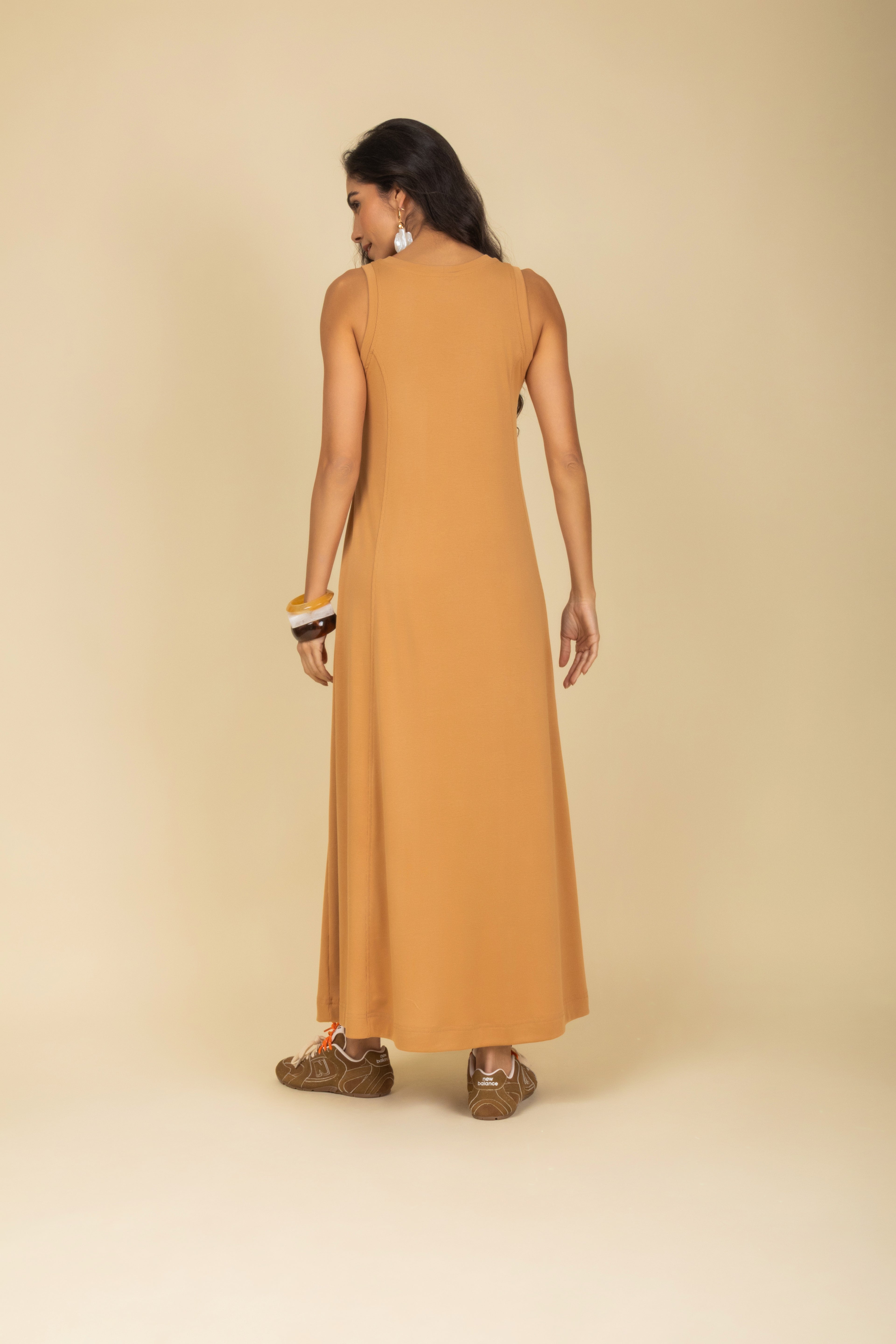 Vestido com recorte midi