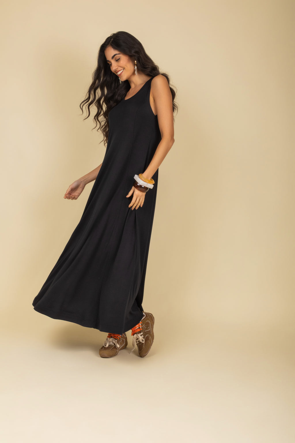 Vestido com recorte midi