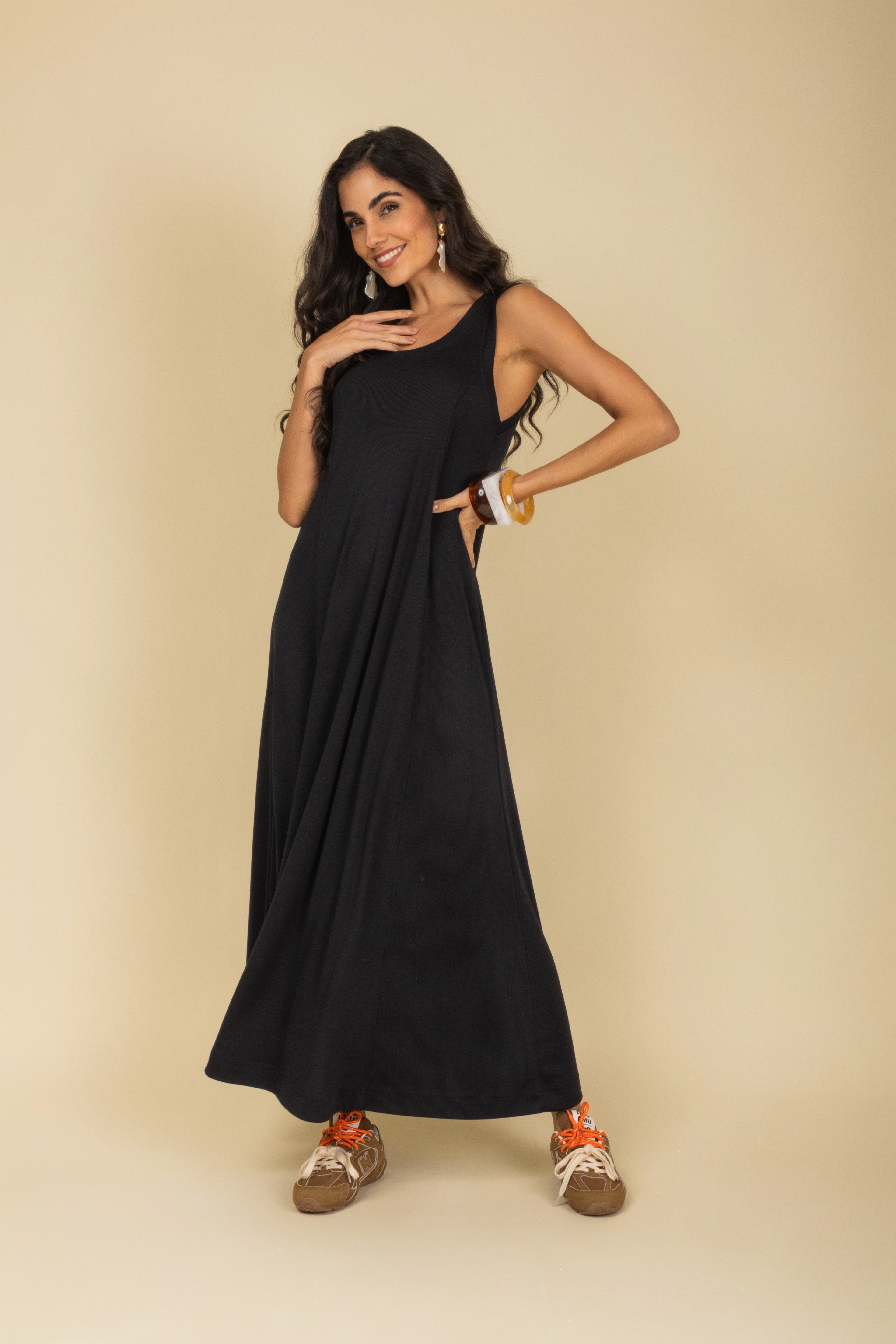 Vestido com recorte midi