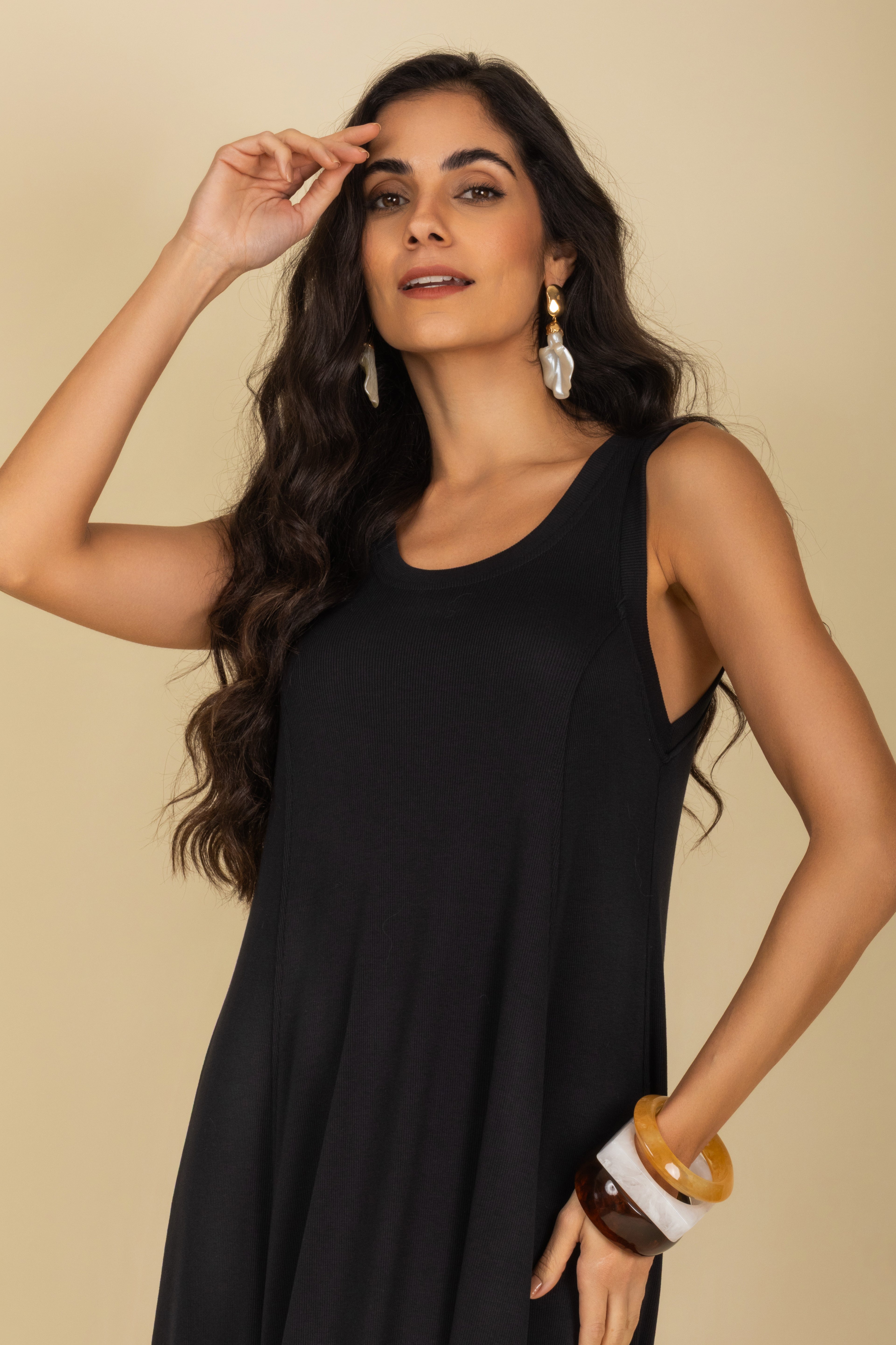 Vestido com recorte midi