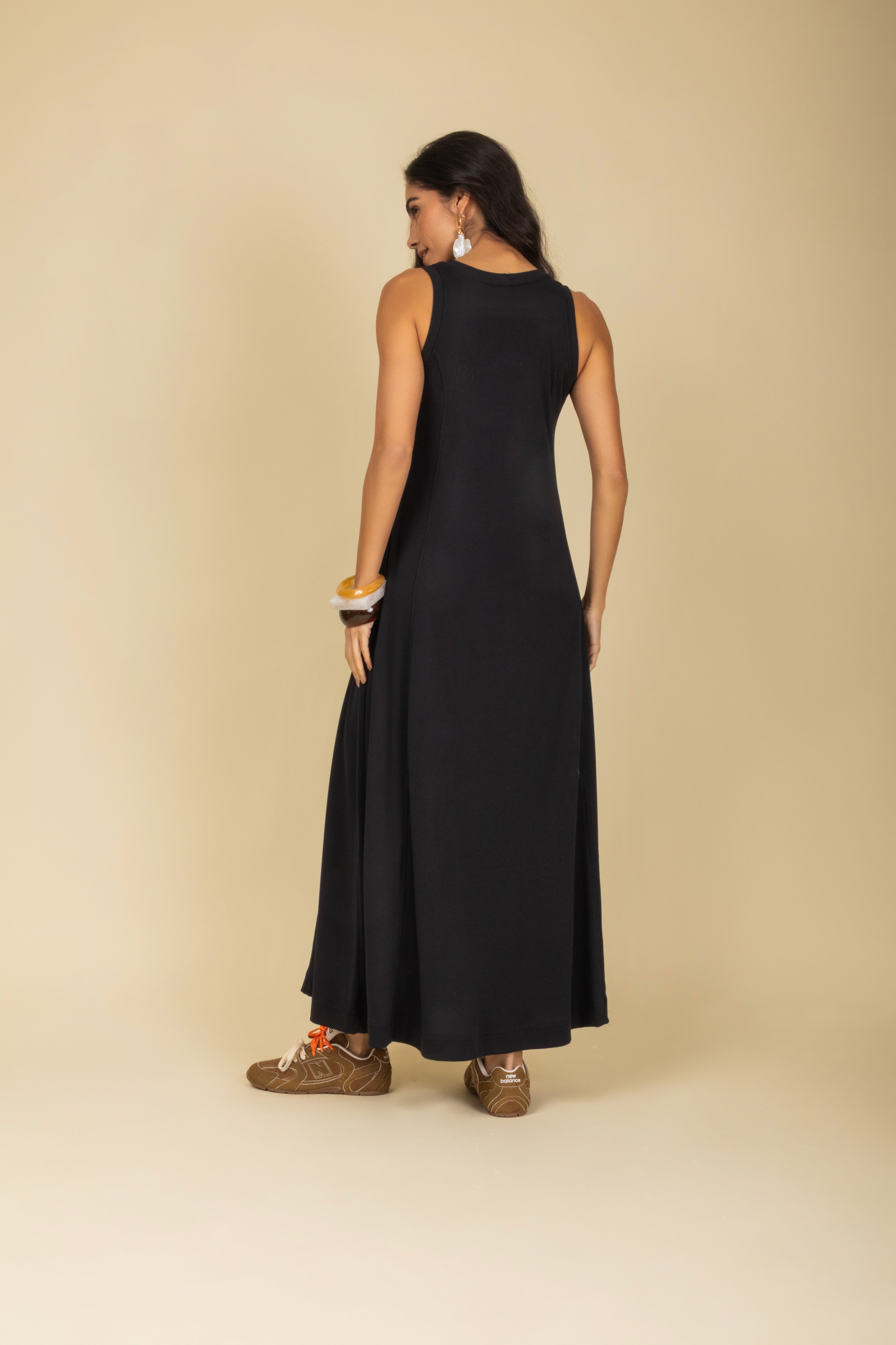Vestido com recorte midi