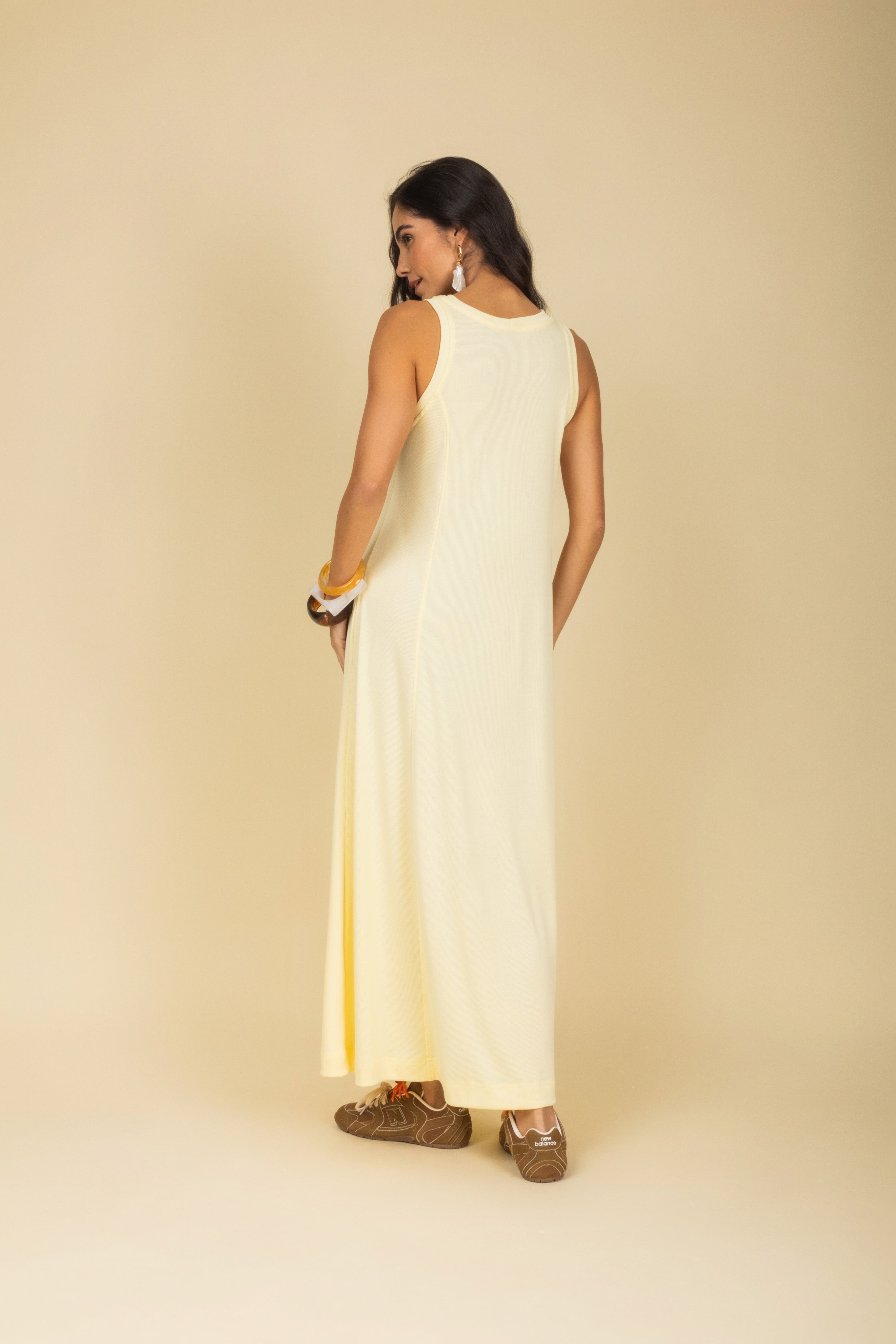 Vestido com recorte midi