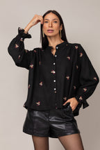 Bata com detalhes florais