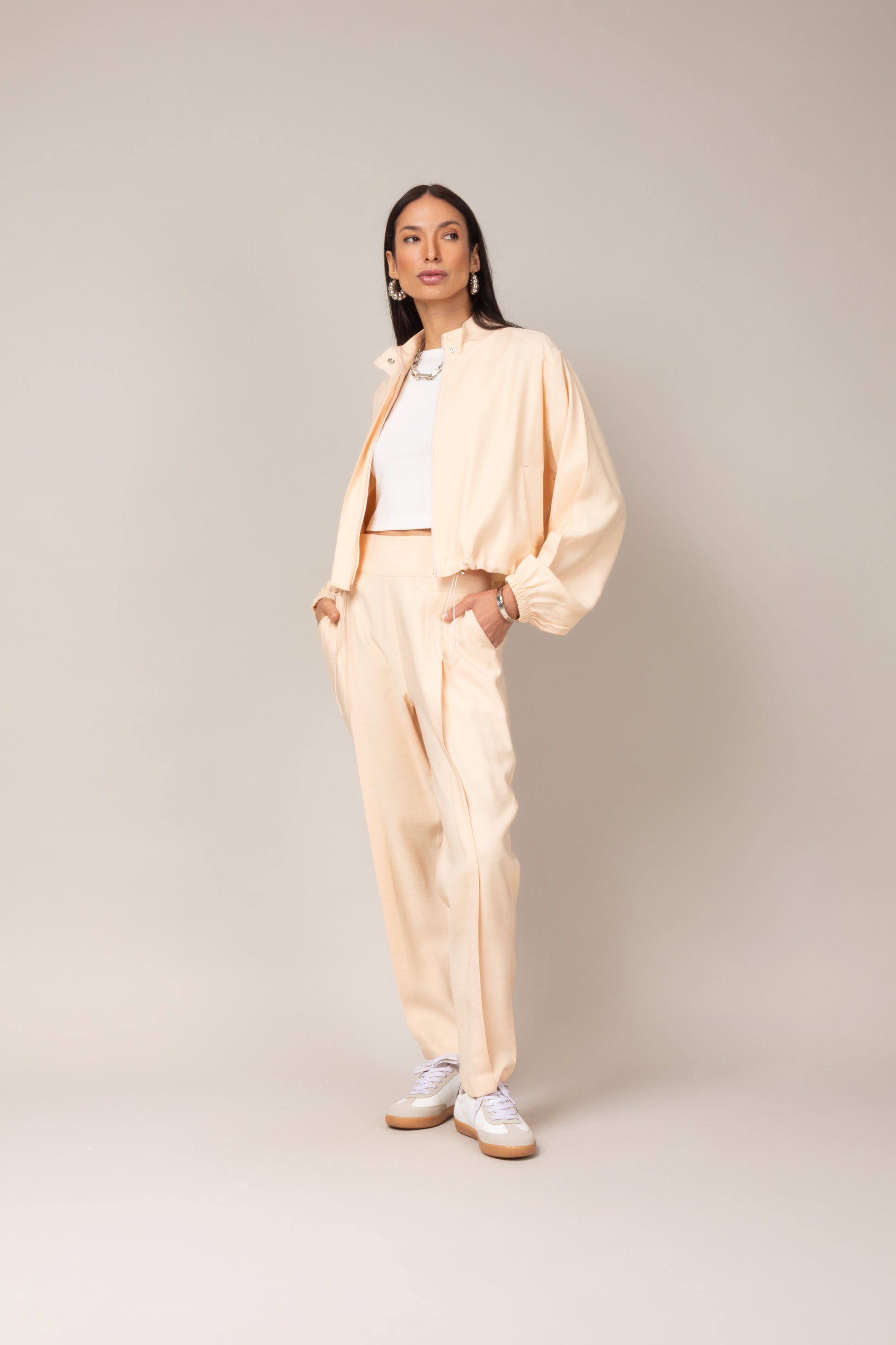 Conjunto de jaqueta e calça