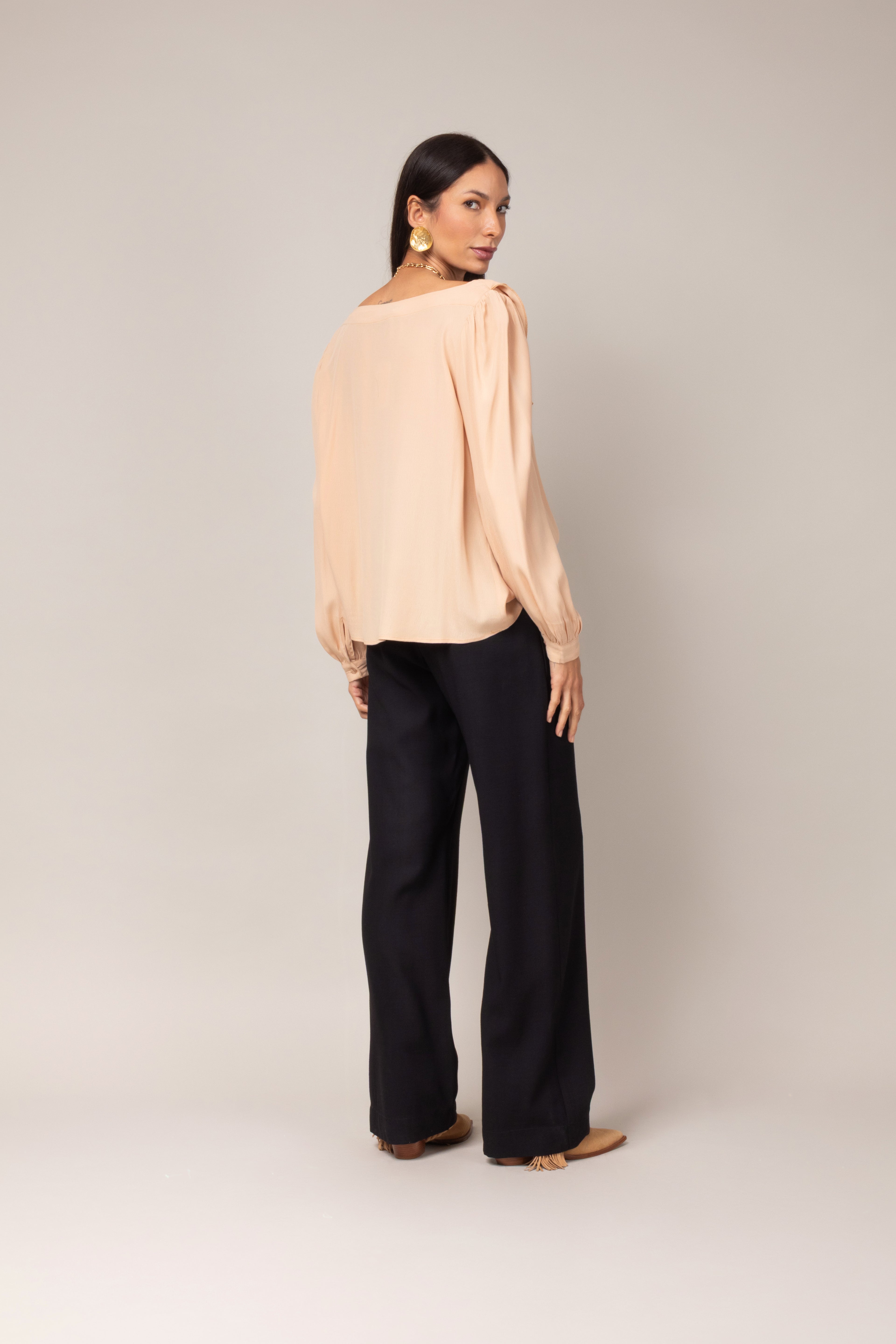 Calça alfaiataria com friso