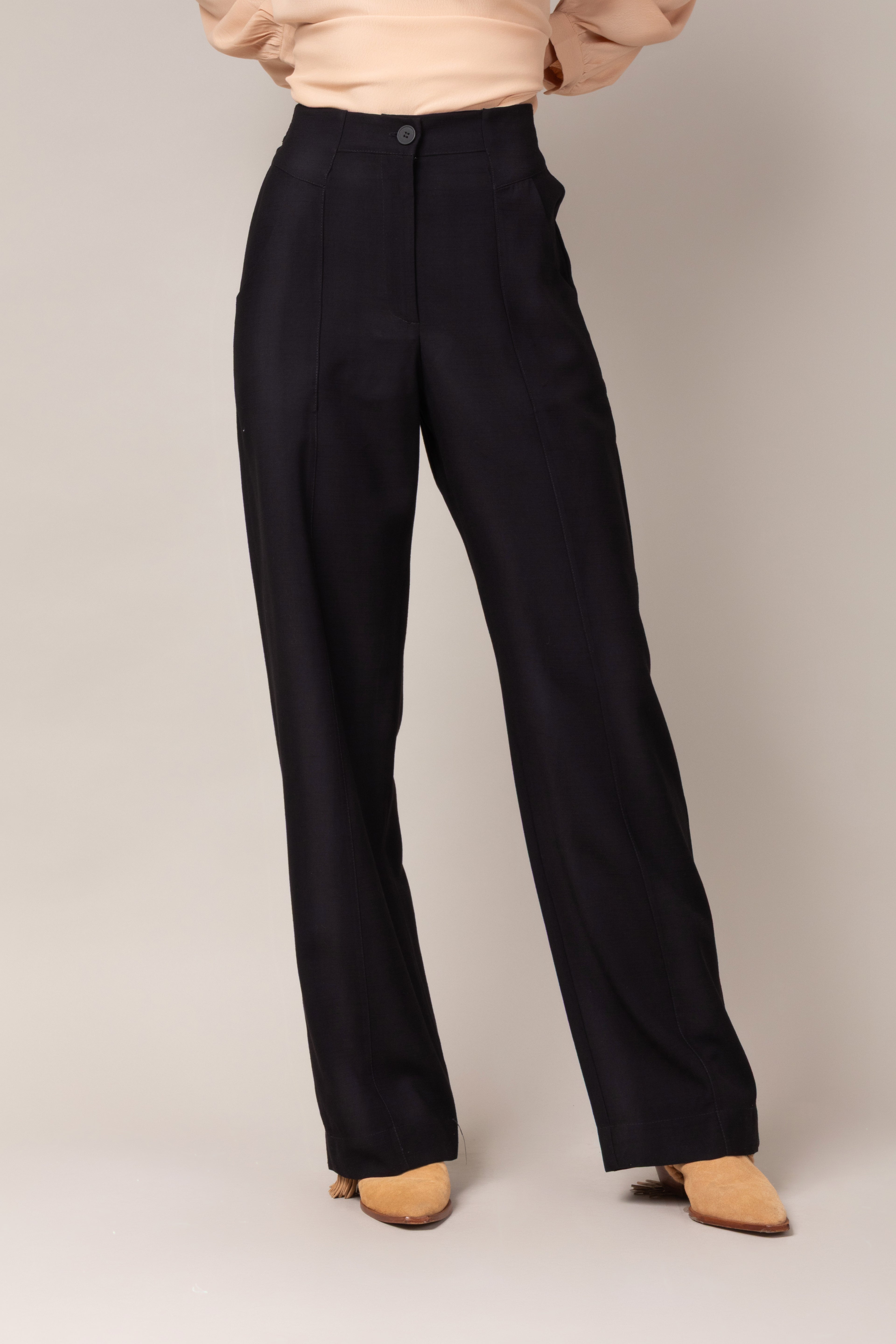 Calça alfaiataria com friso