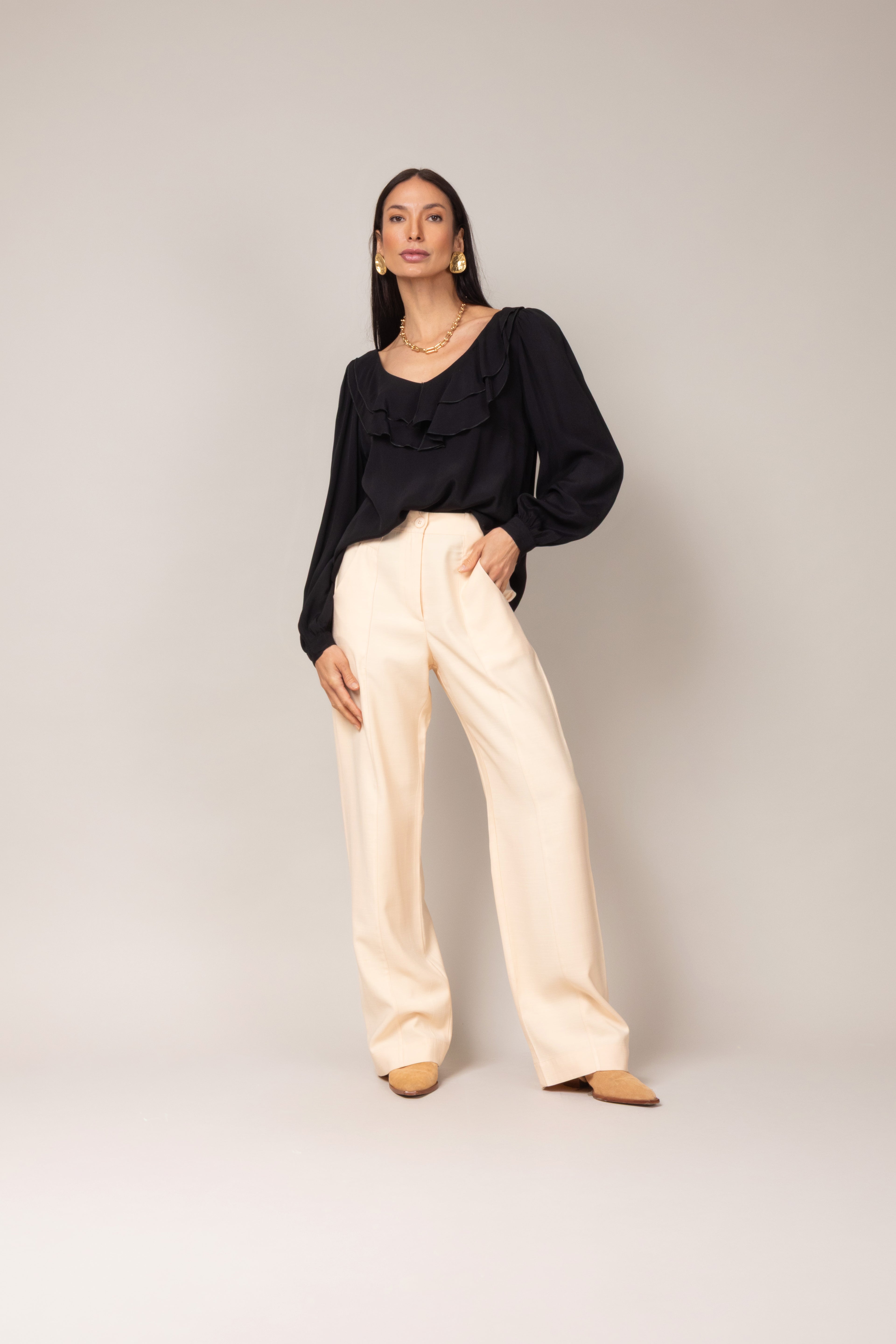 Calça alfaiataria com friso