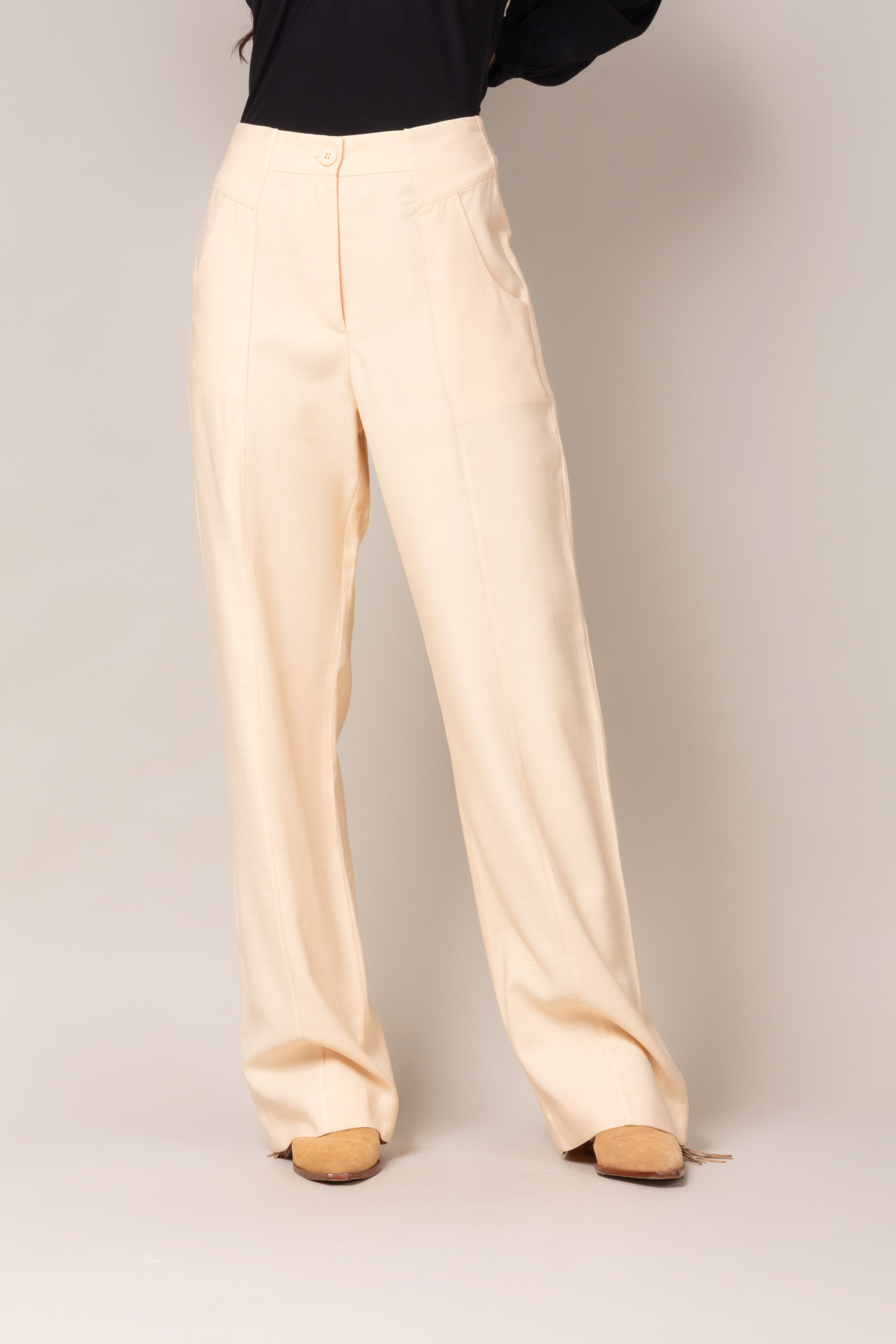 Calça alfaiataria com friso