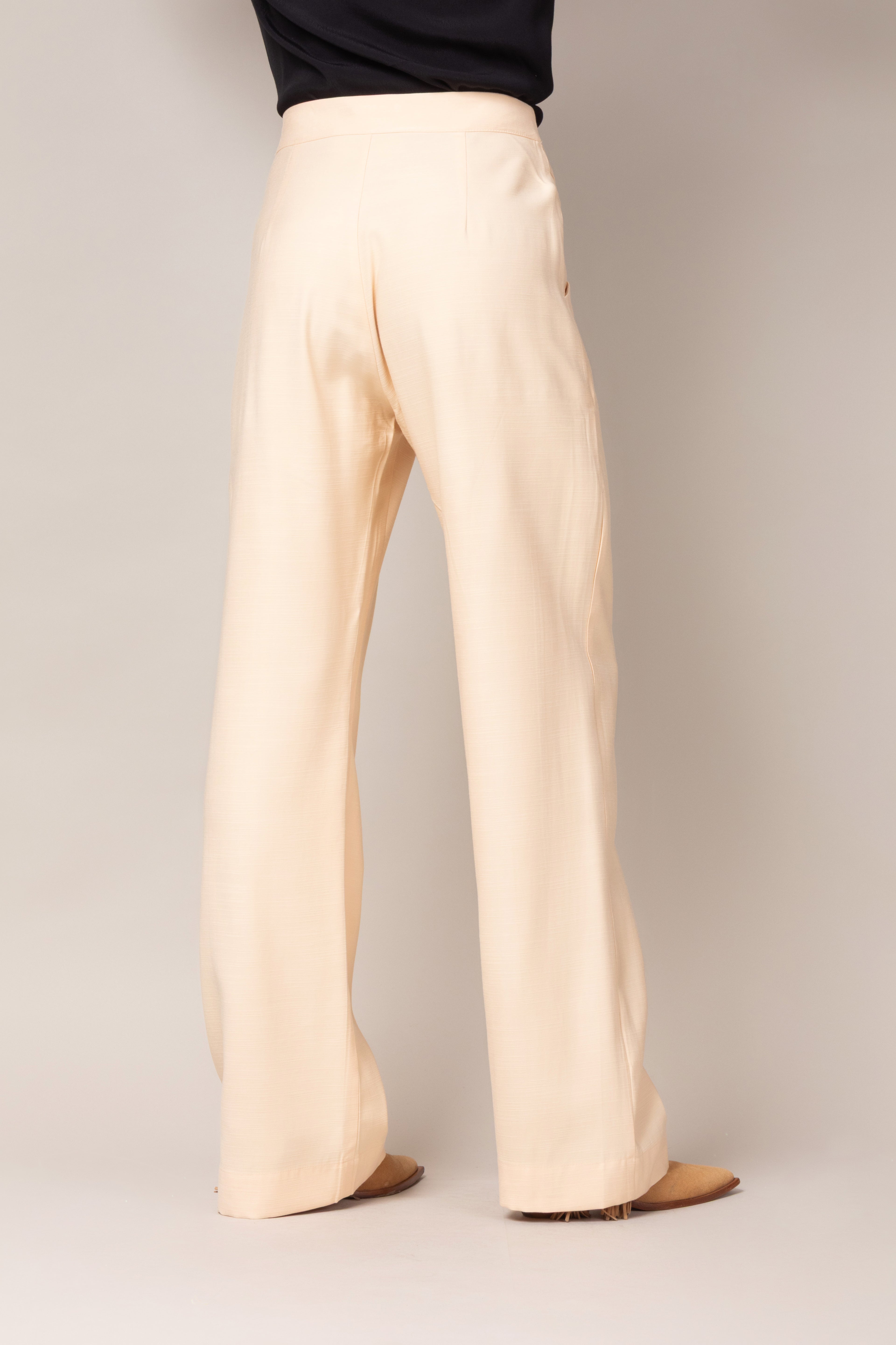 Calça alfaiataria com friso