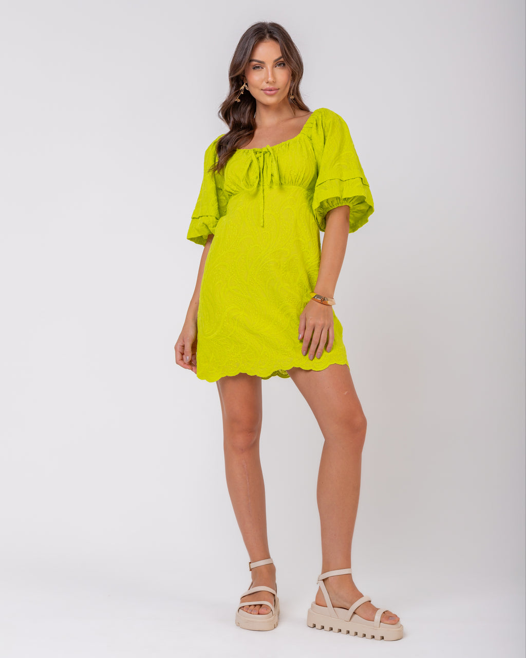 Vestido de laise com manga balonê