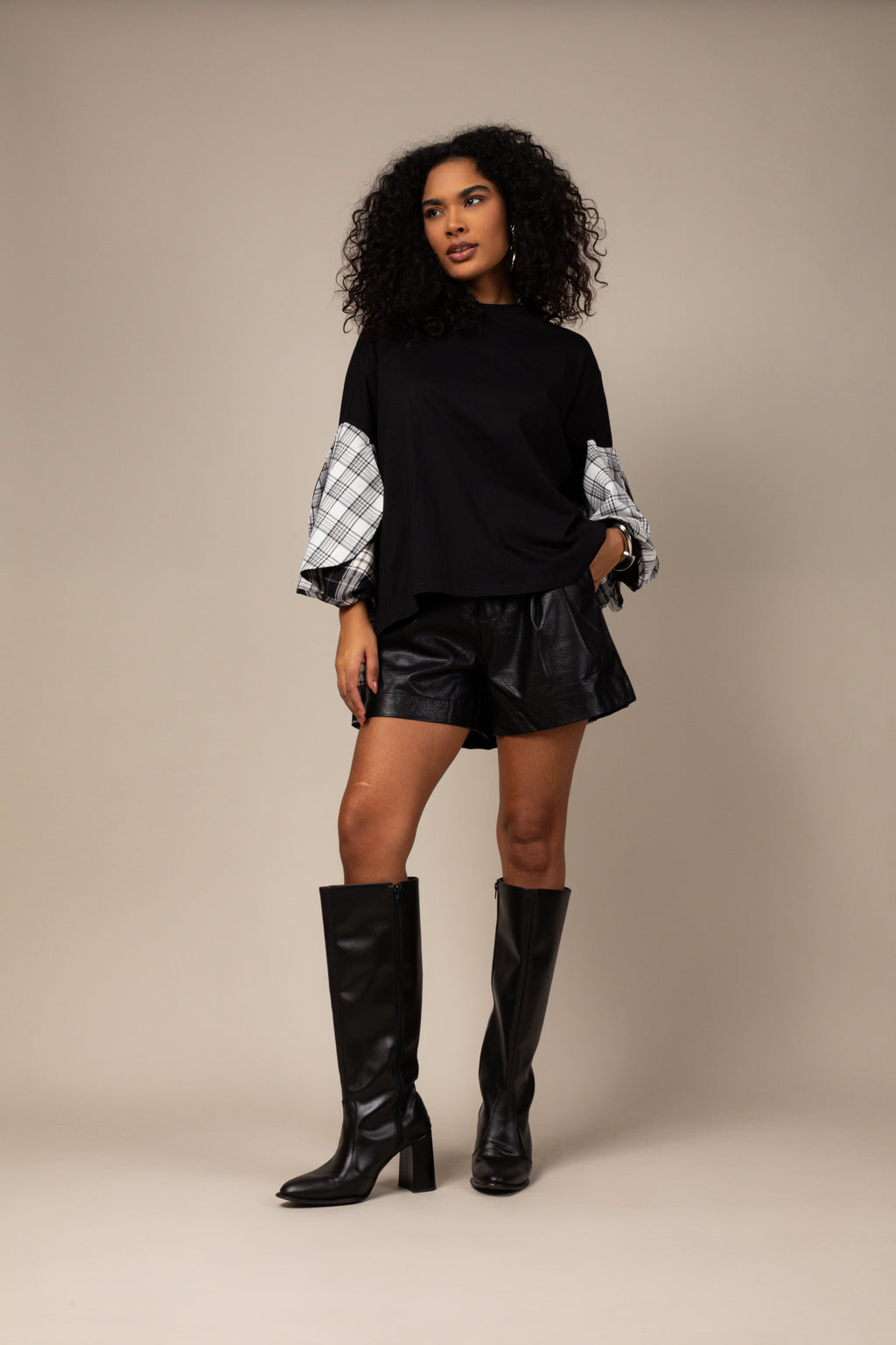 Blusa oversized com manga xadrez