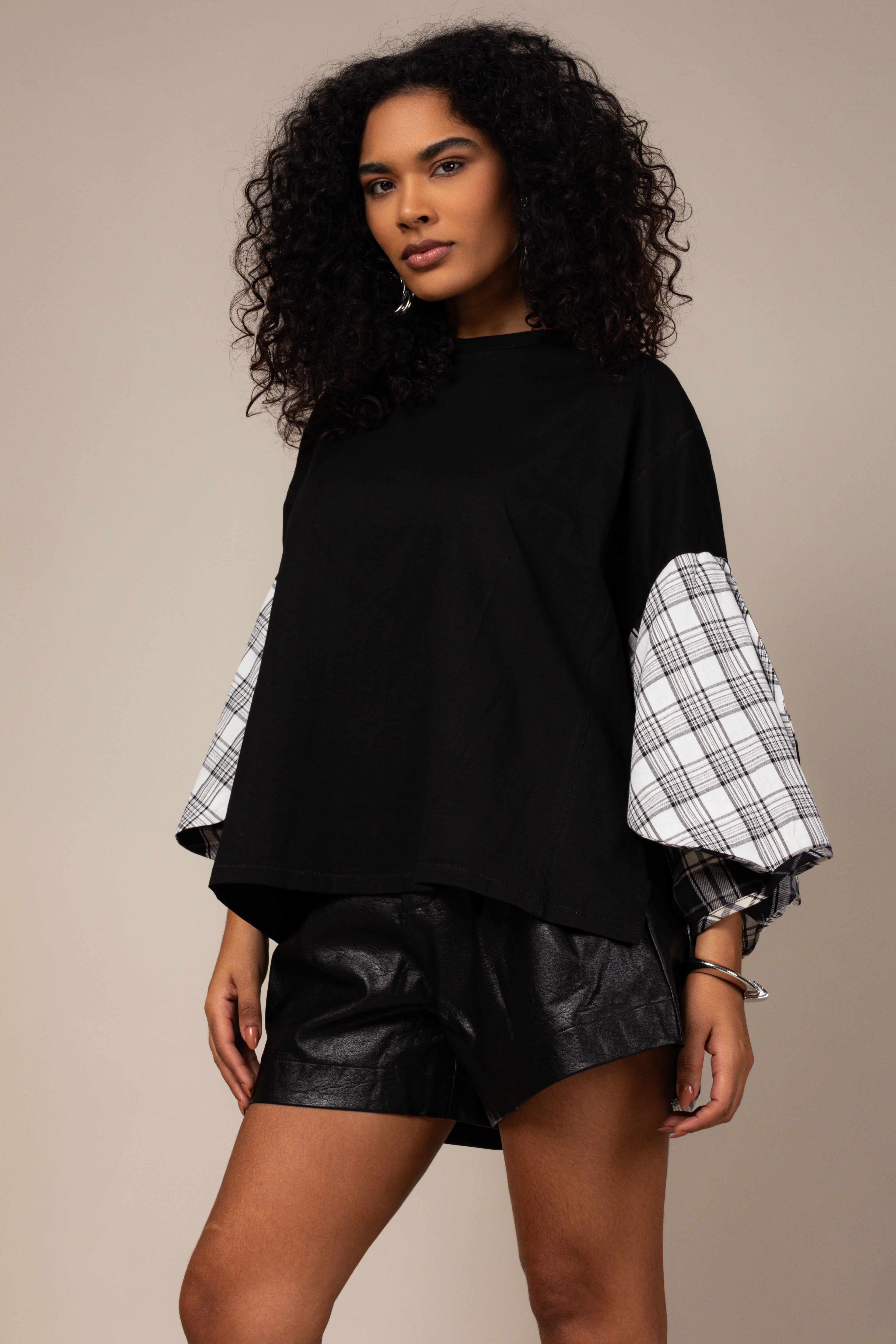 Blusa oversized com manga xadrez