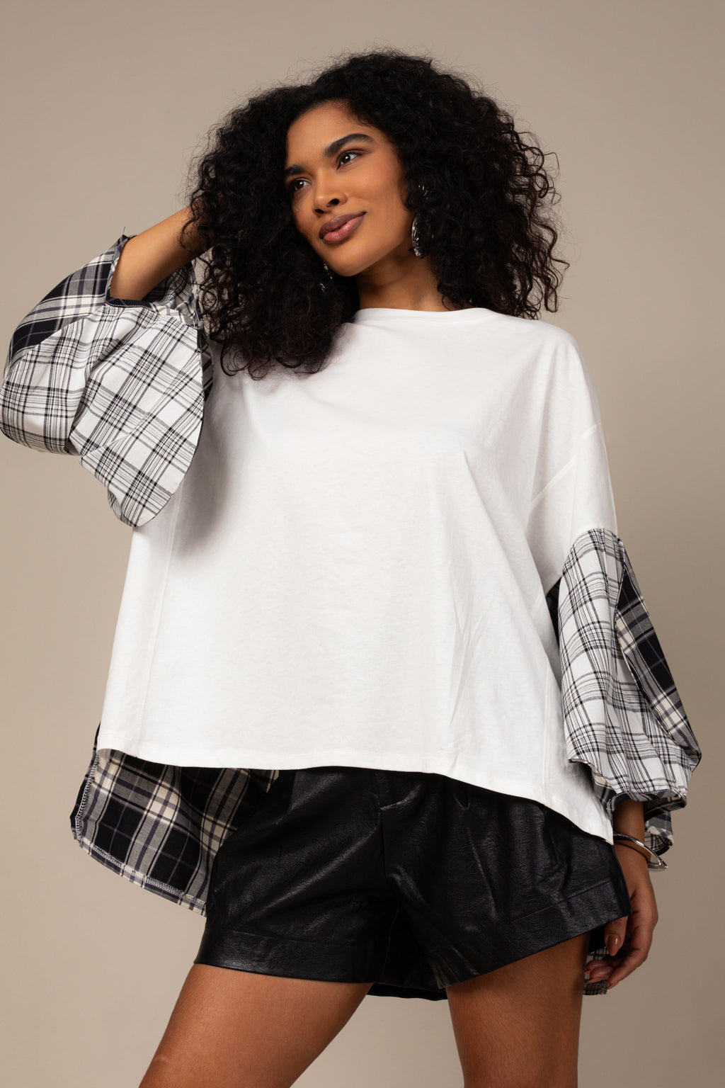 Blusa oversized com manga xadrez