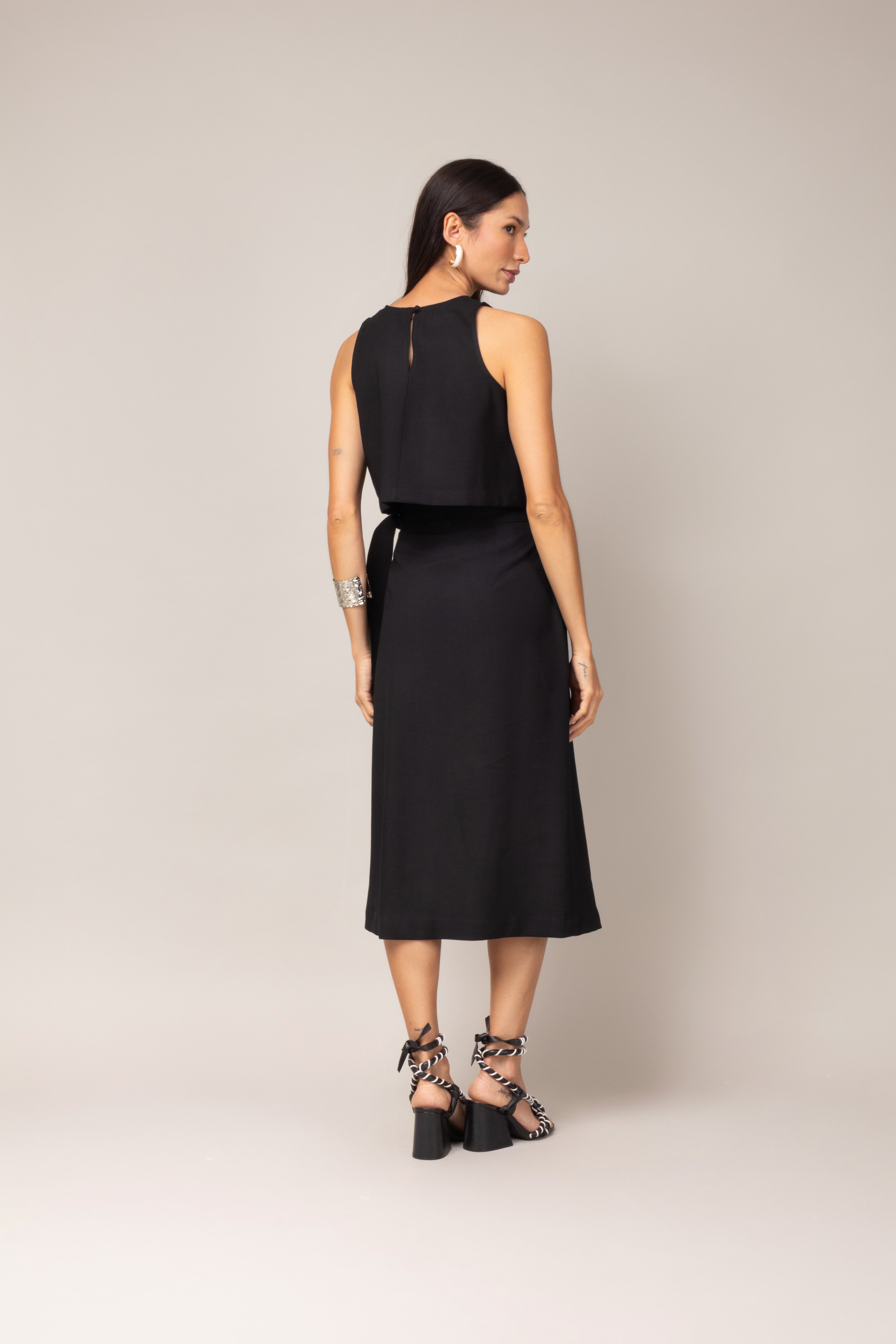 Conjunto de top e saia midi com transpasse