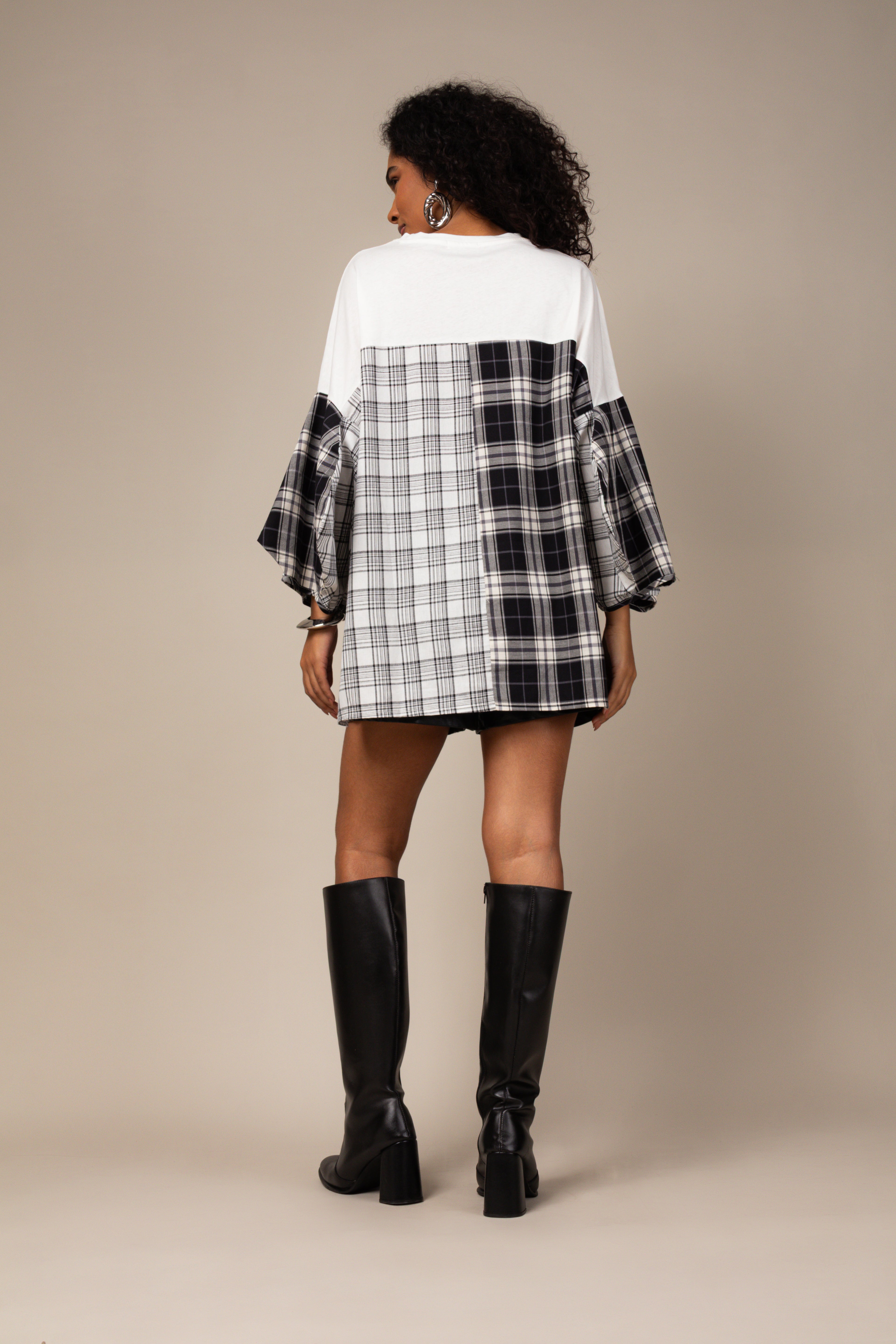 Blusa oversized com manga xadrez