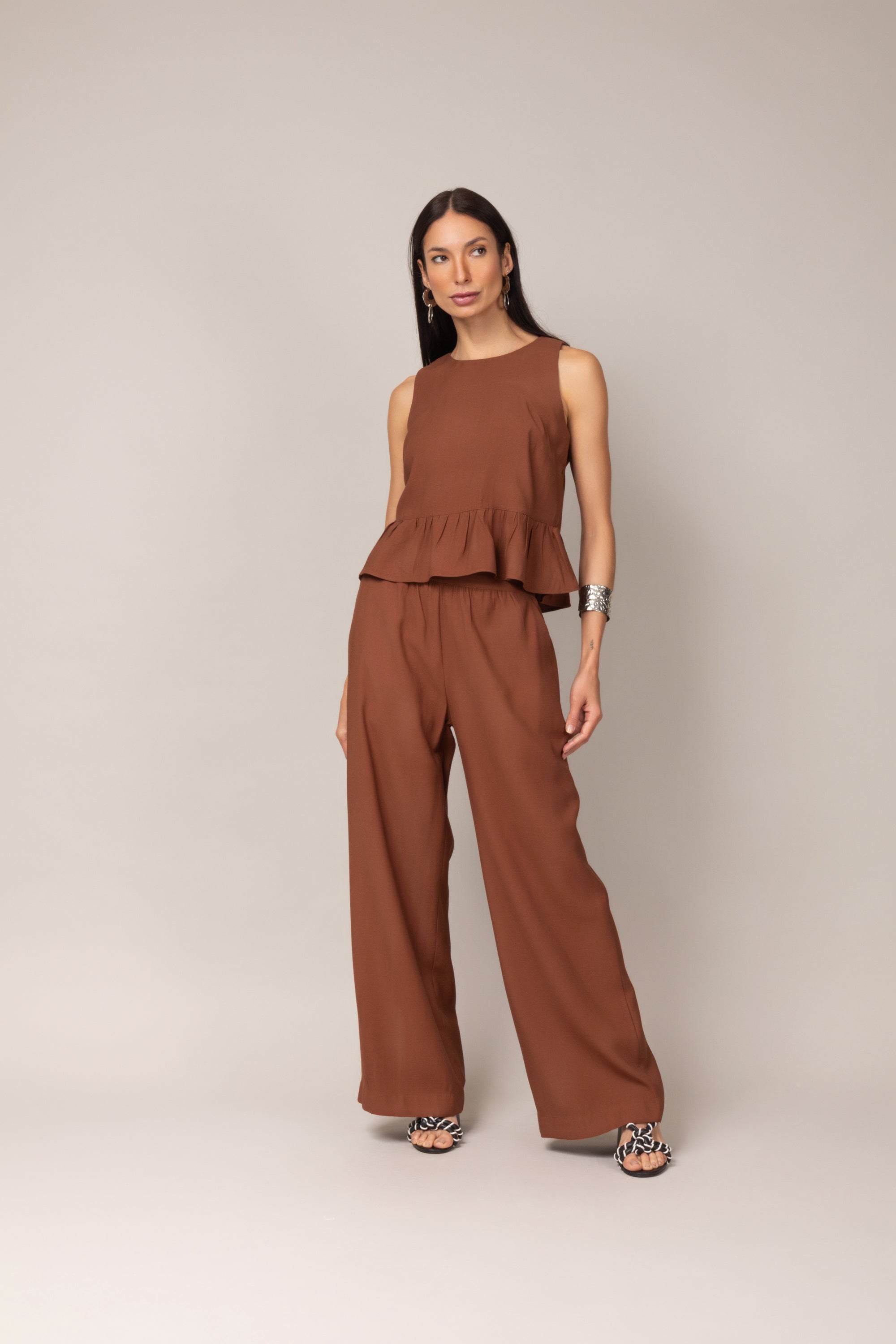 Conjunto com blusa peplum e calça pantalona