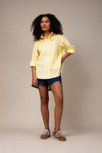 Camisa com detalhes bordados