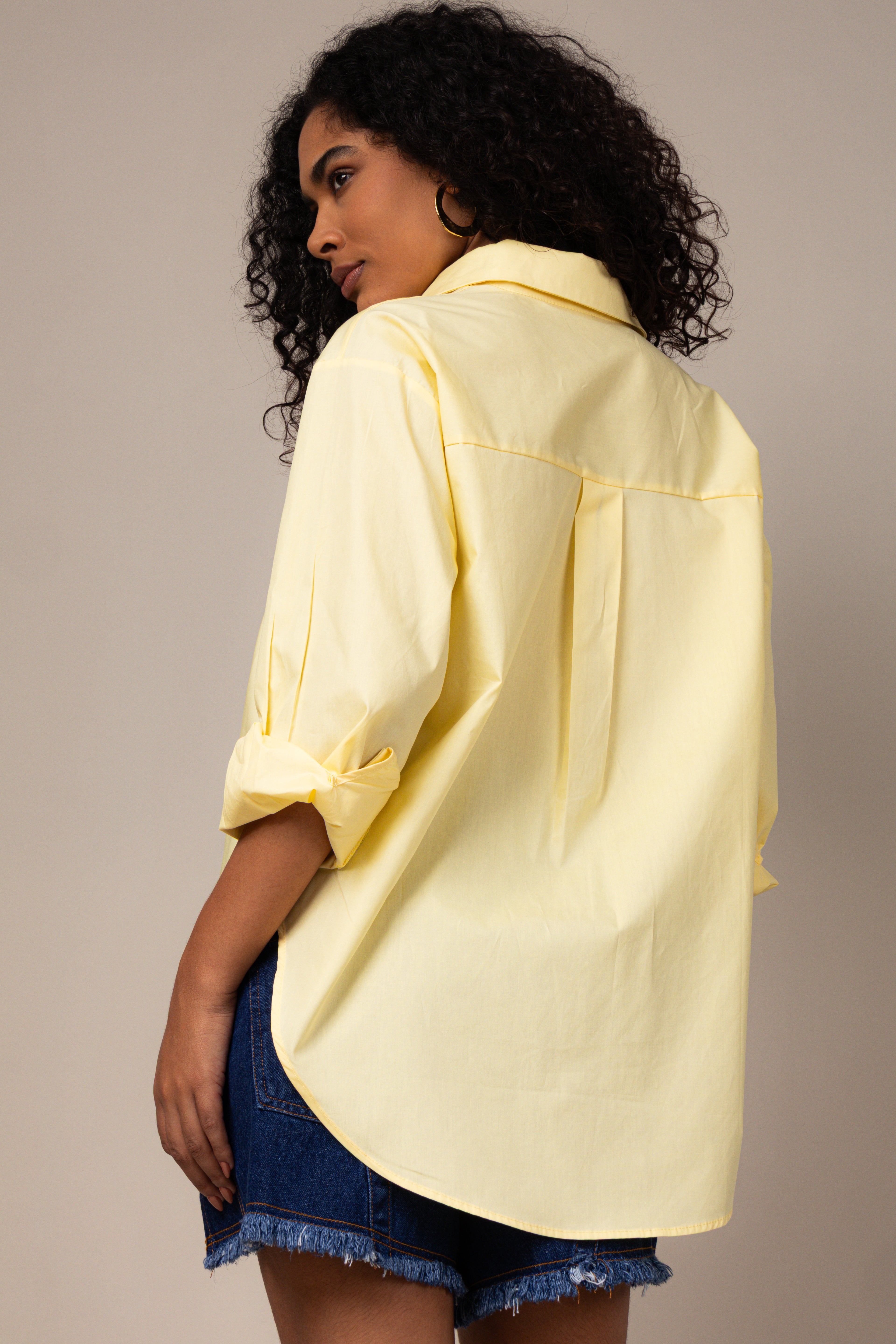 Camisa com detalhes bordados