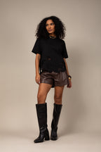 Blusa t-shirt com recortes vazados