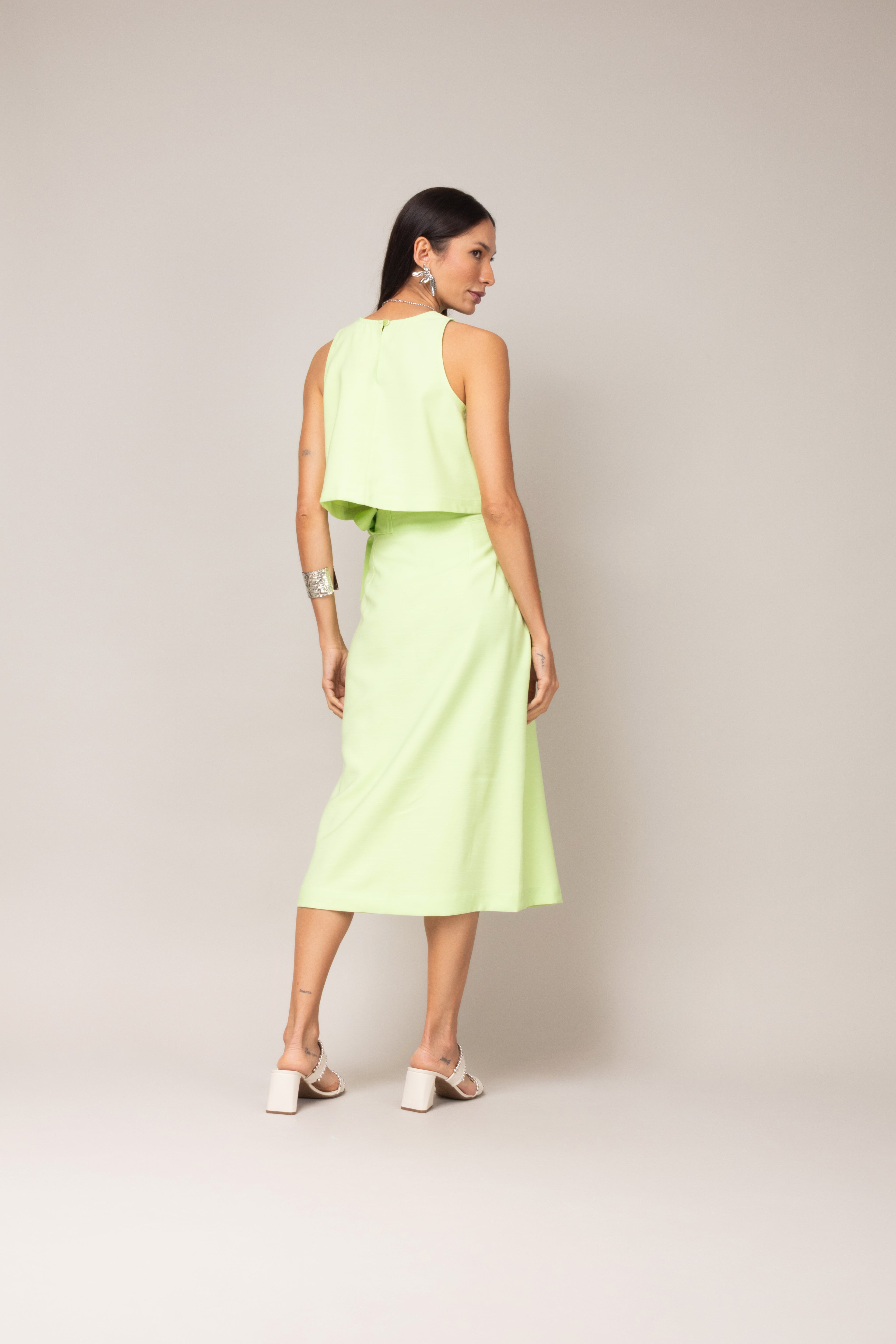 Conjunto de top e saia midi com transpasse