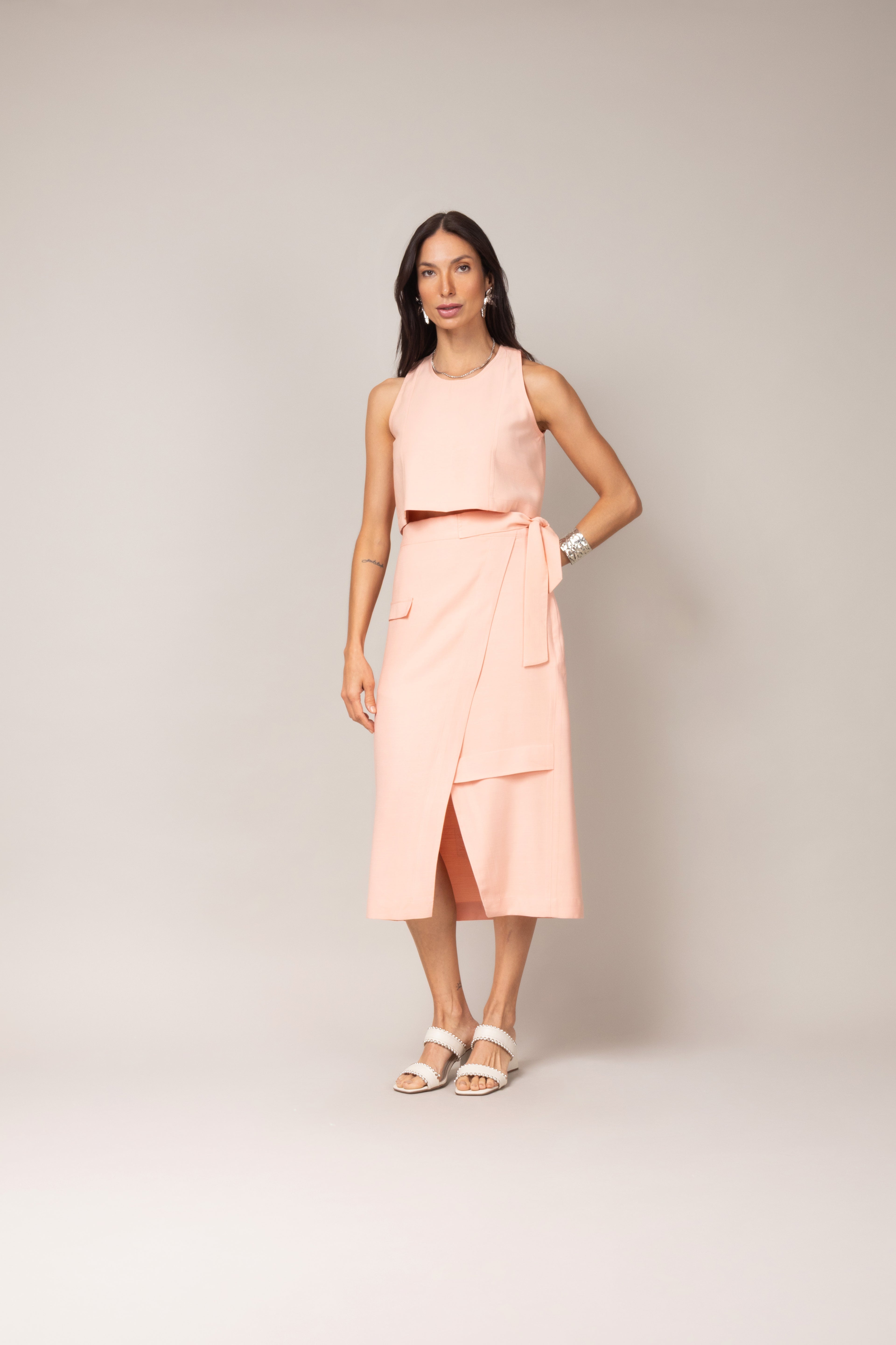 Conjunto de top e saia midi com transpasse