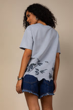 Blusa t-shirt com recortes vazados