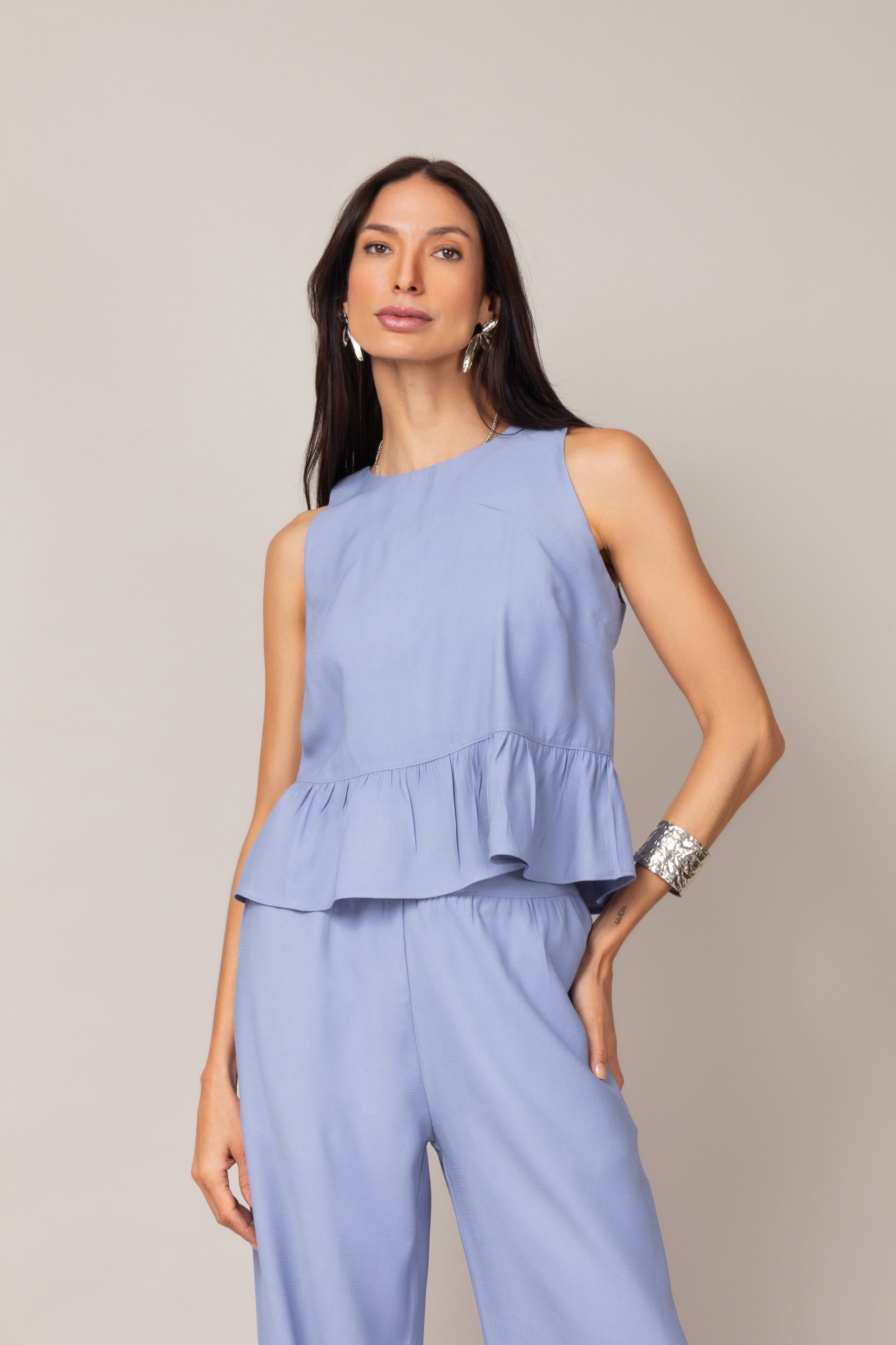 Conjunto com blusa peplum e calça pantalona