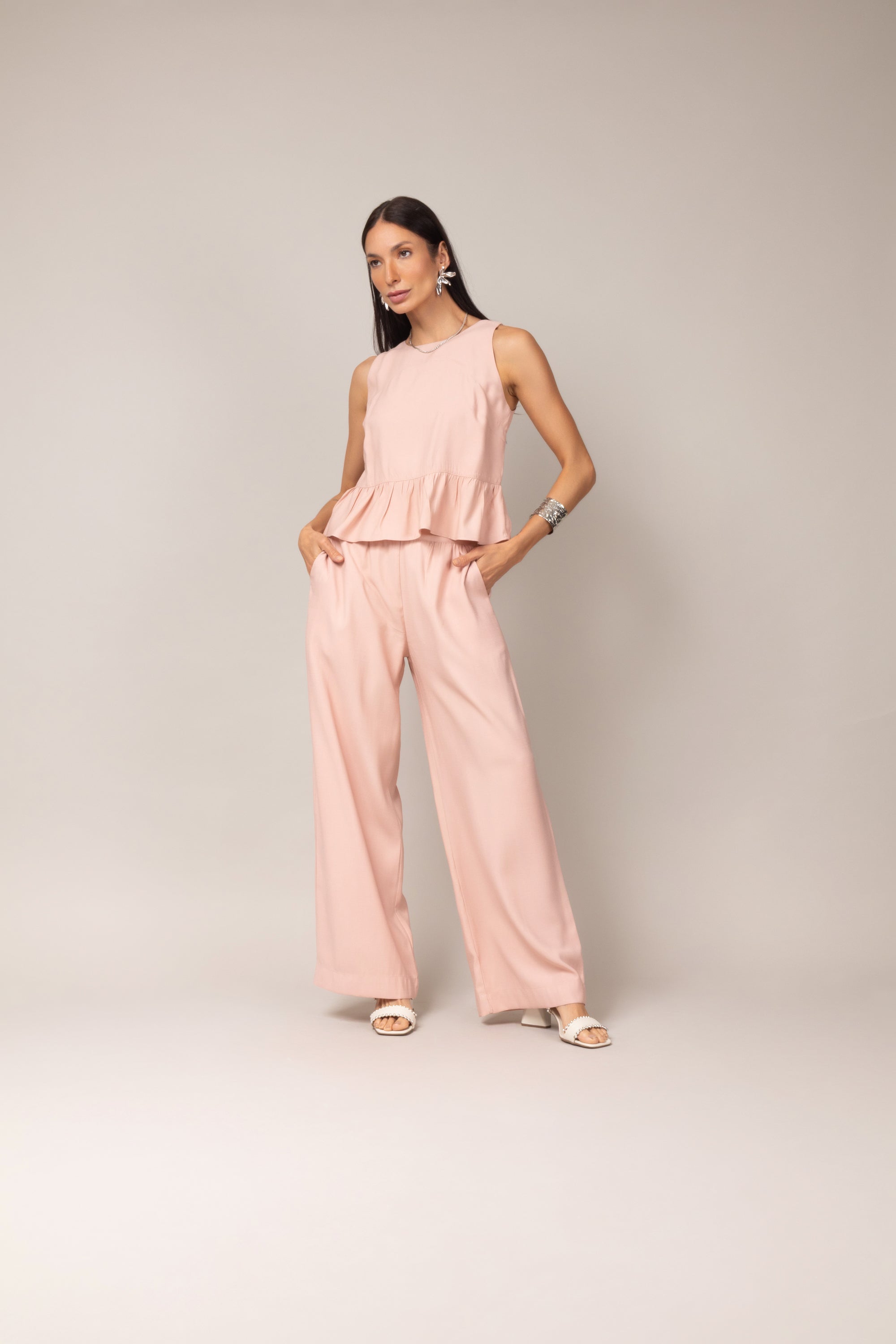 Conjunto com blusa peplum e calça pantalona