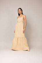 Vestido longo com alças largas e babado