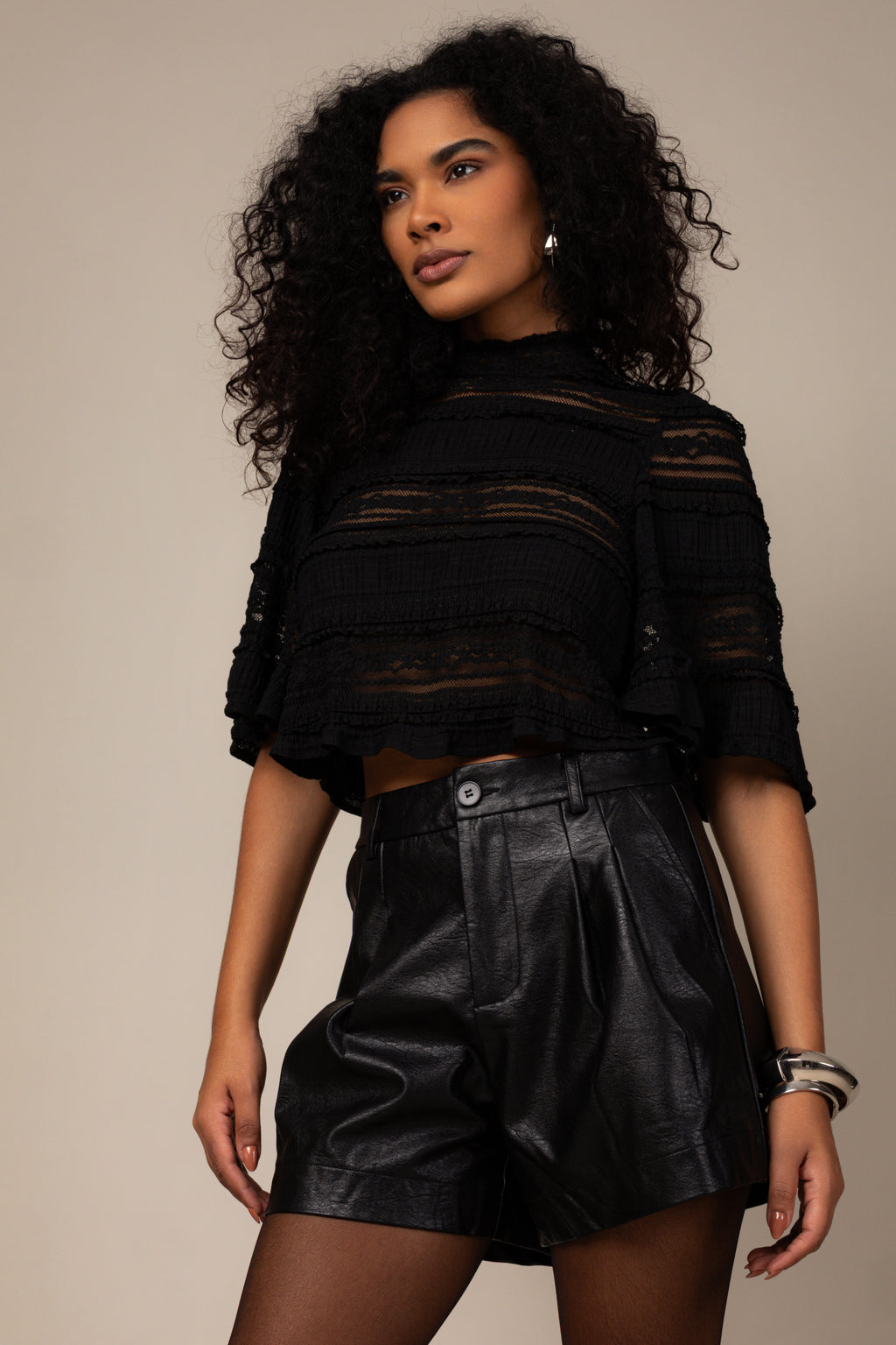 Blusa cropped de renda