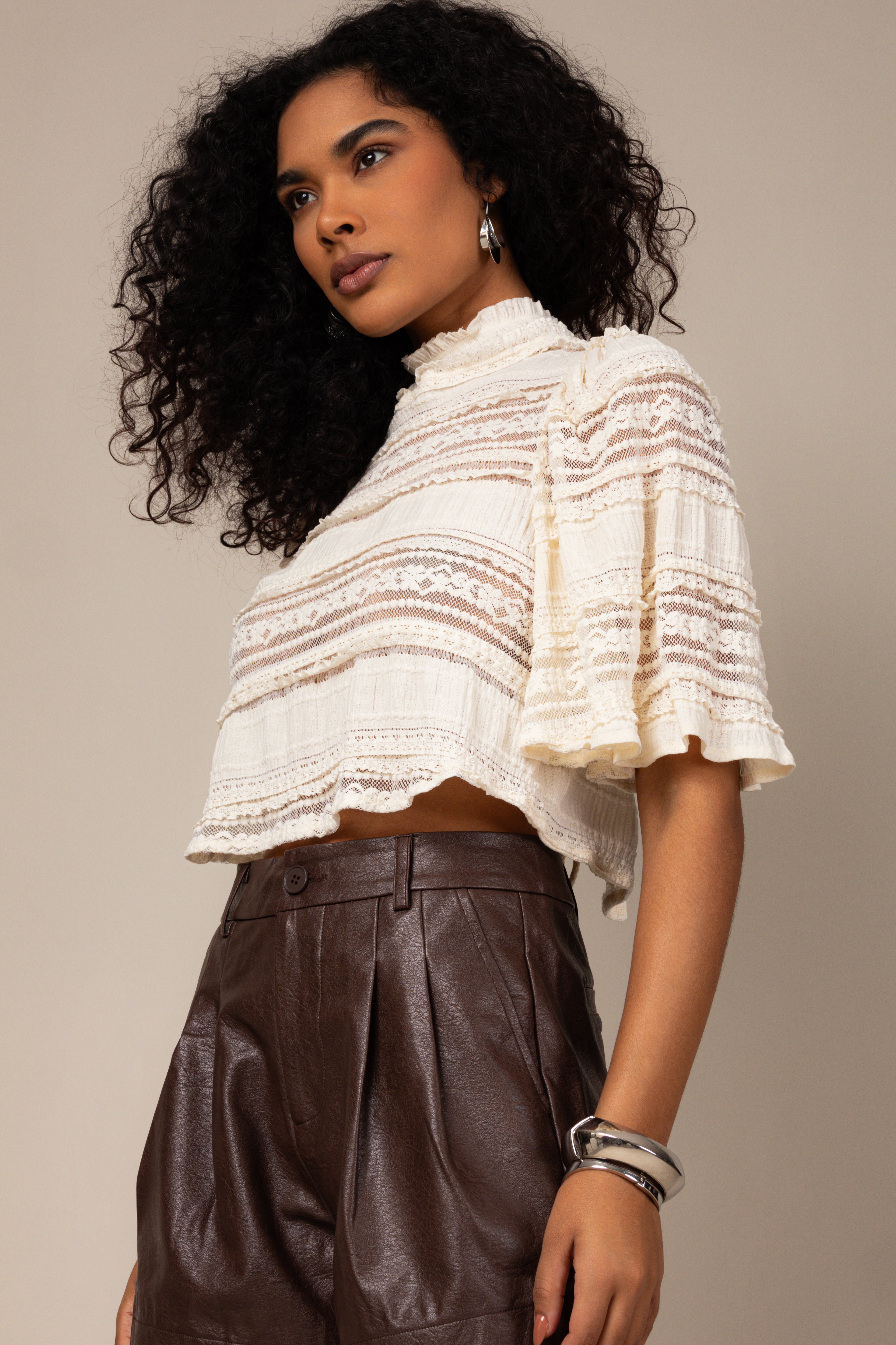 Blusa cropped de renda