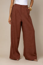 Calça alfaiataria com cinto