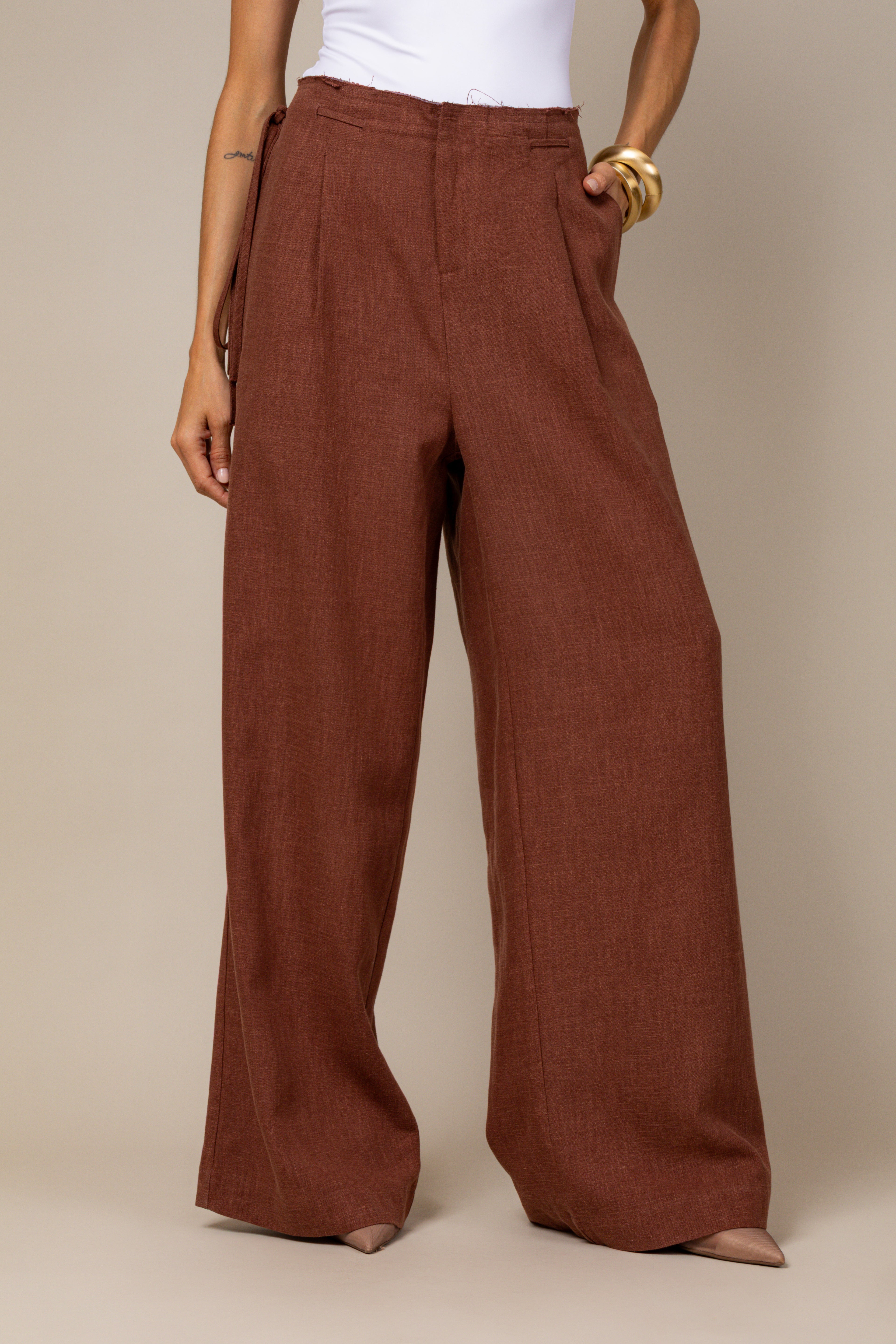 Calça alfaiataria com cinto