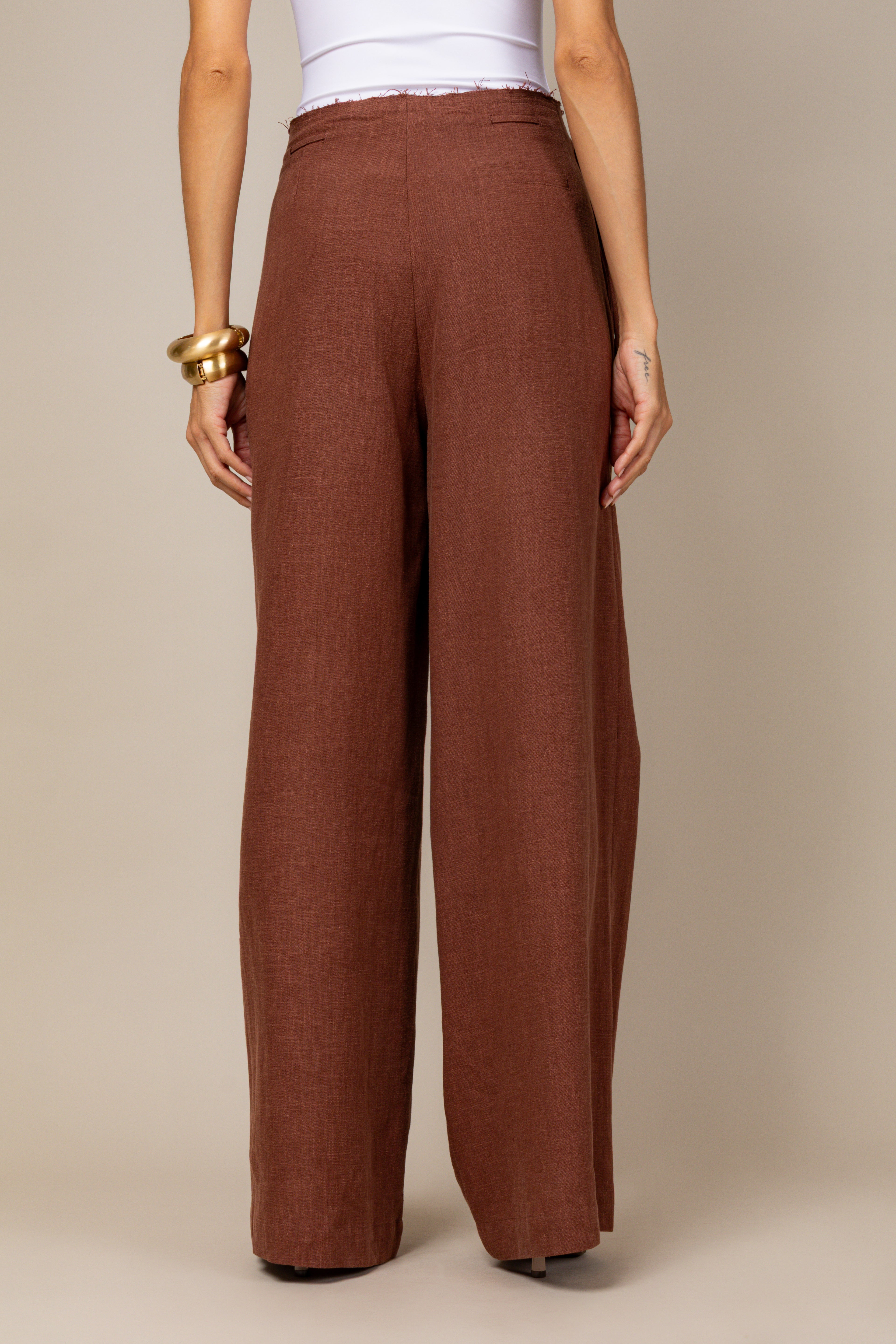 Calça alfaiataria com cinto