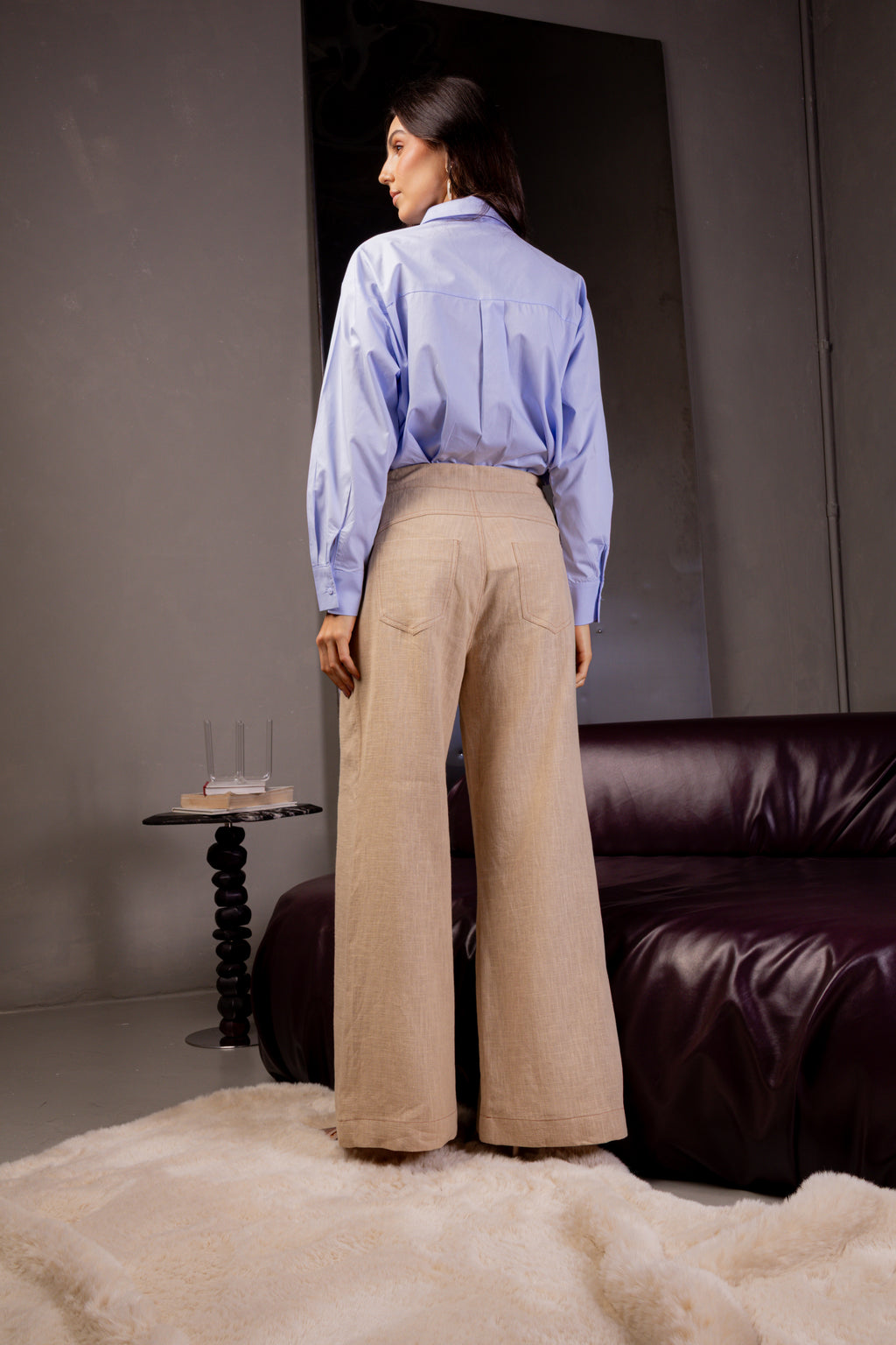 Calça com detalhe no cós
