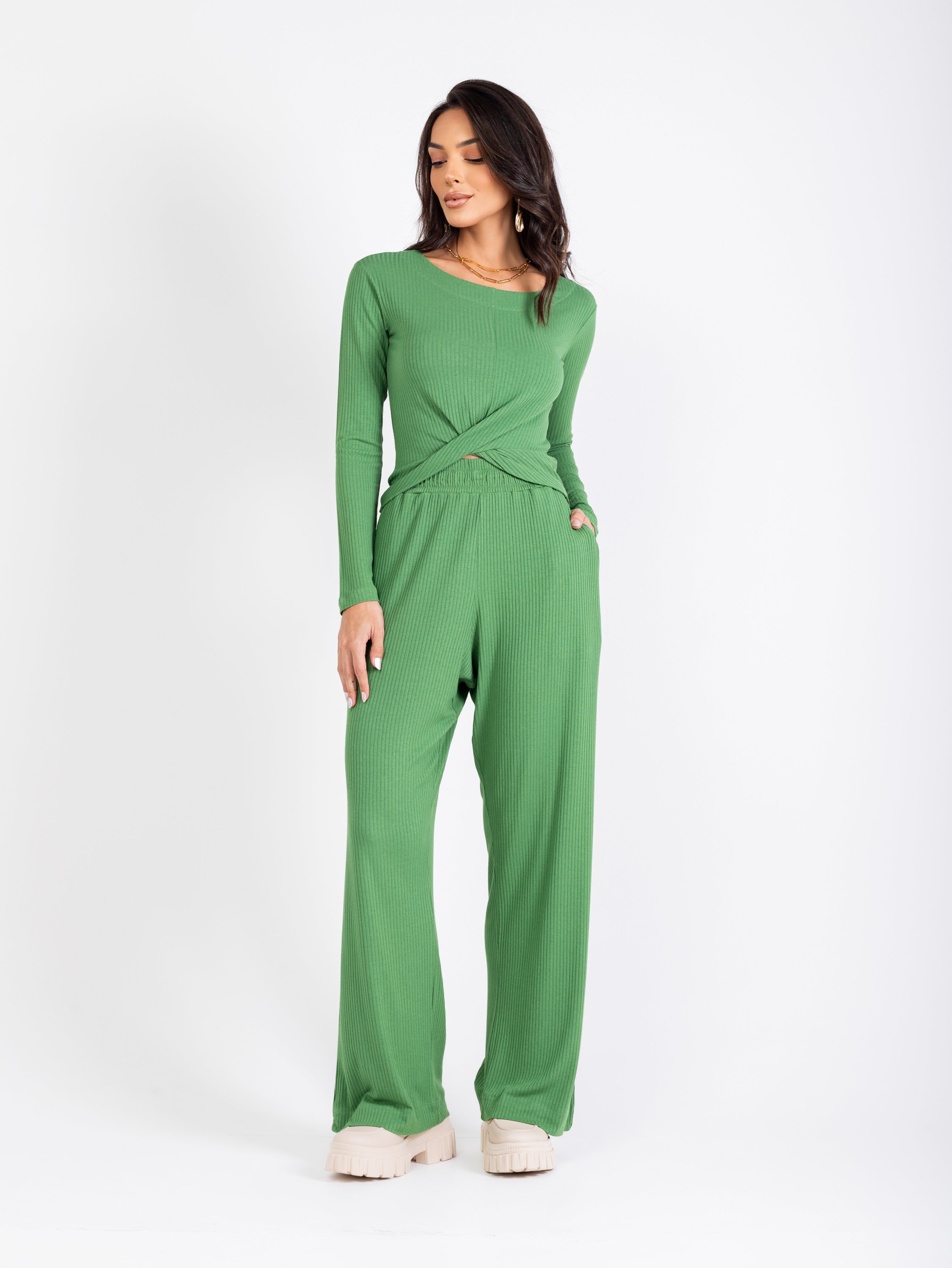 Conjunto de blusa transpassada em malha
