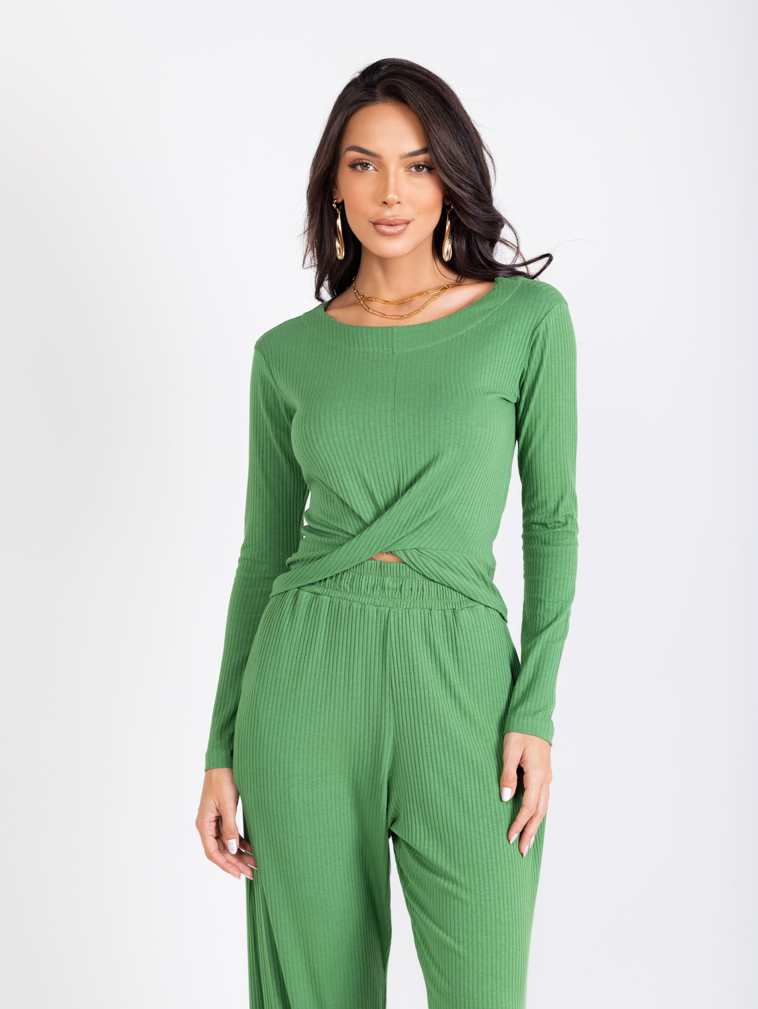 Conjunto de blusa transpassada em malha