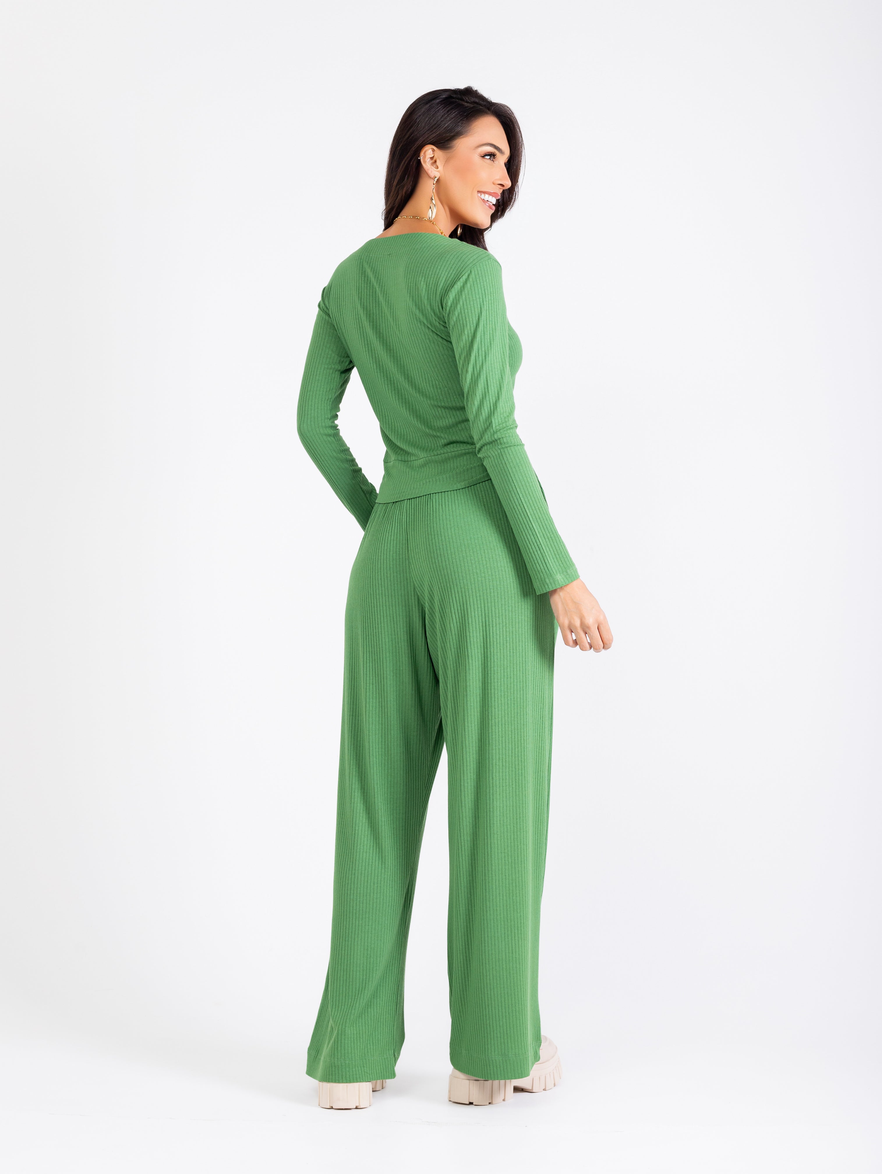 Conjunto de blusa transpassada em malha