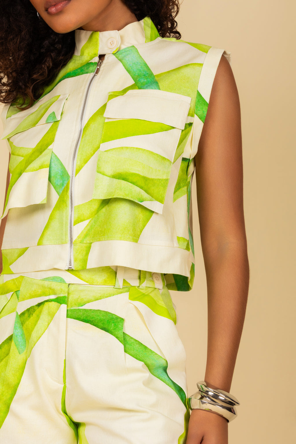 Conjunto de colete cargo com shorts