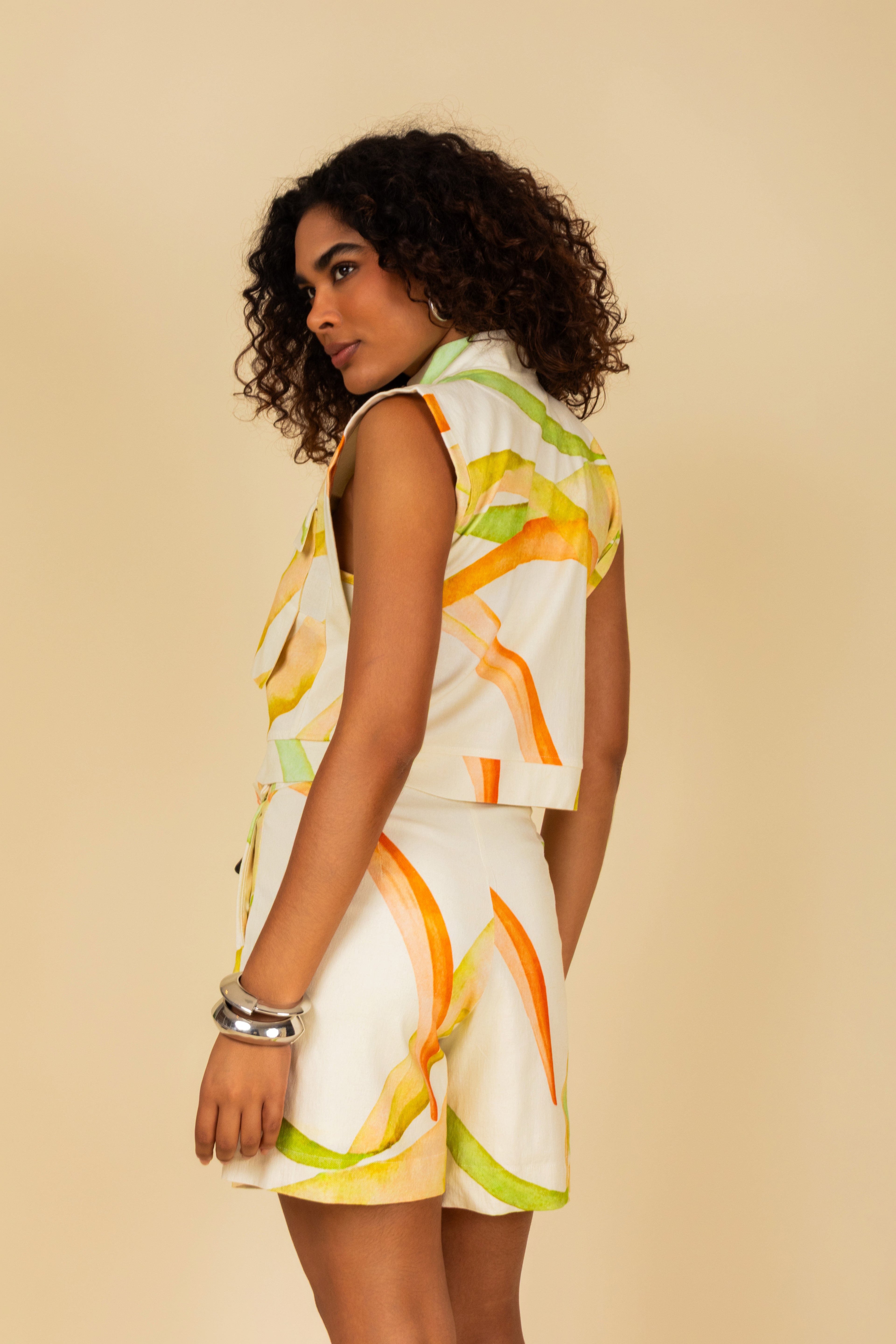 Conjunto de colete cargo com shorts