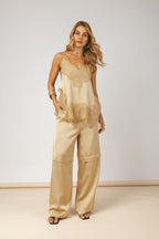 Conjunto blusa com renda e calça
